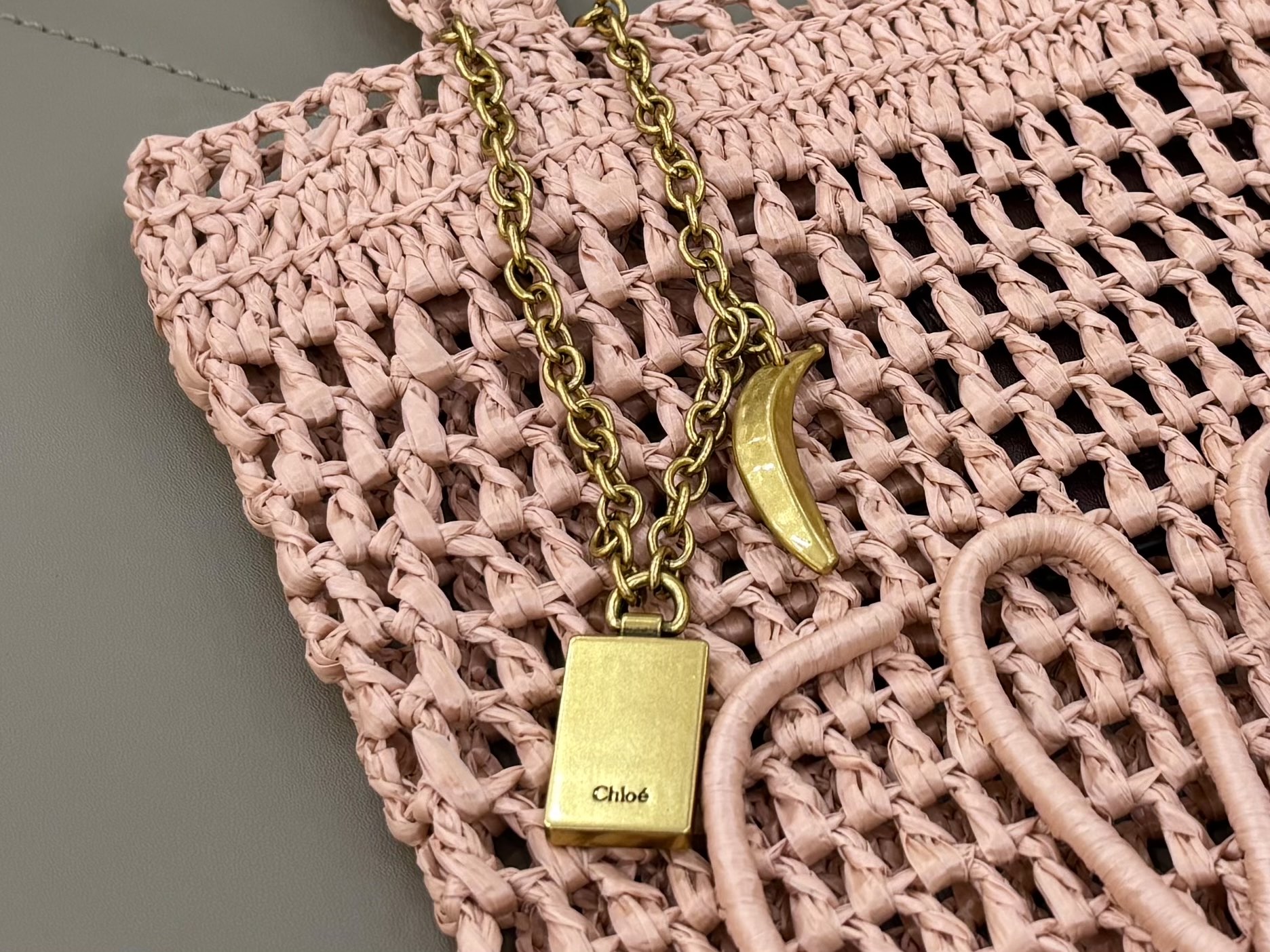 Chloé Banana Bucket-22*30*2CM