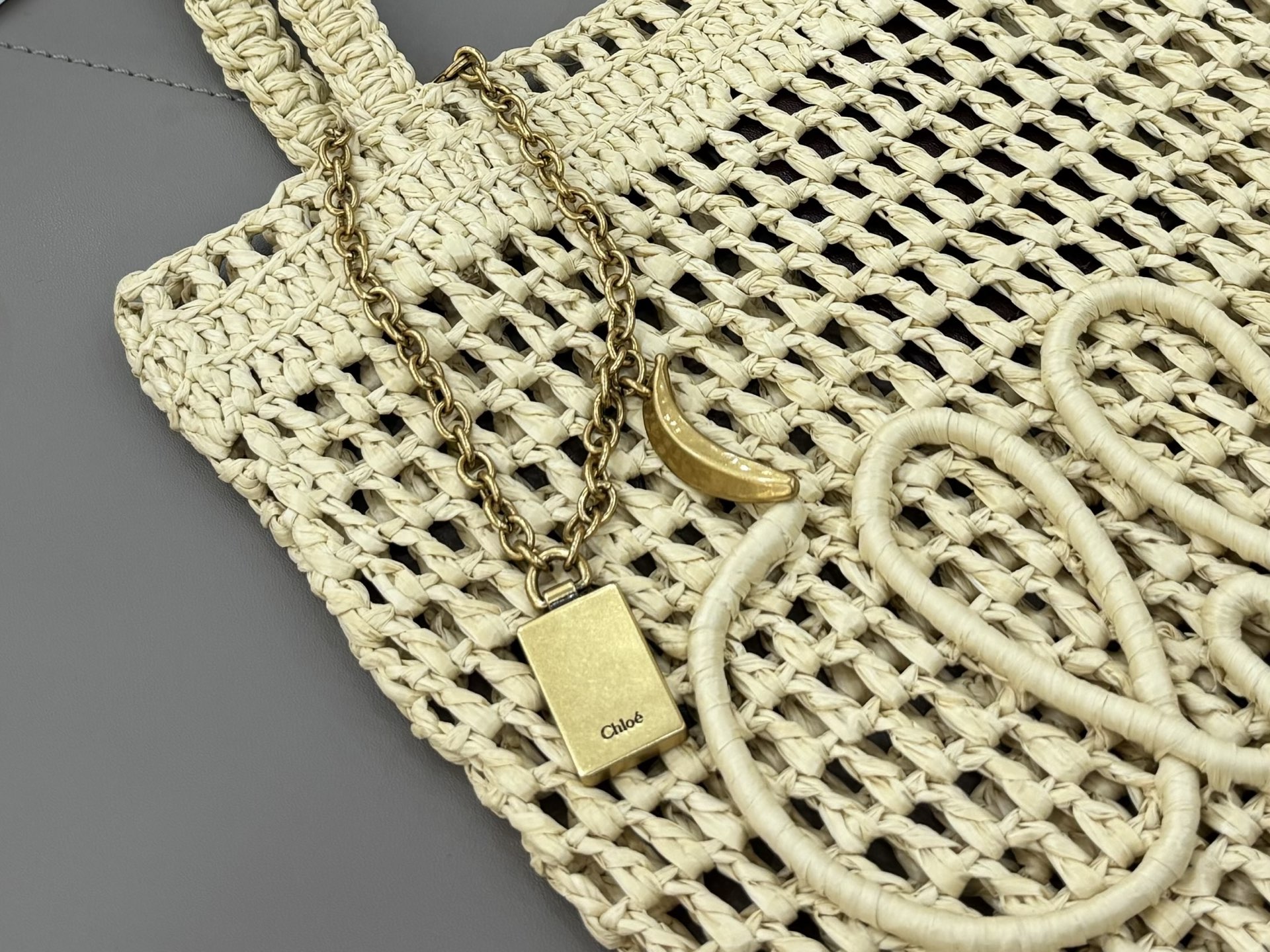 Chloé Banana Bucket-22*30*2CM