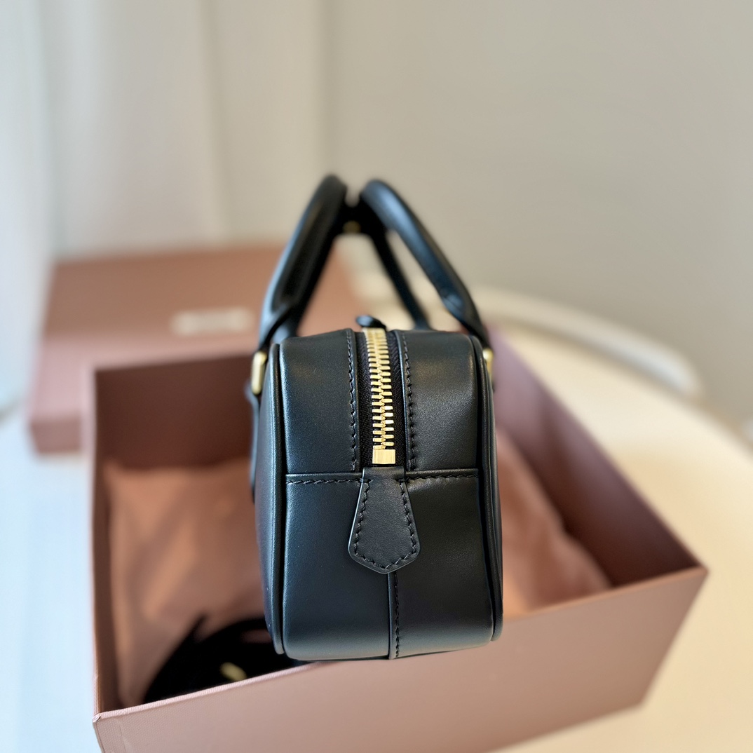 M1um1u Top Handbags-22X10.5X7.5CM