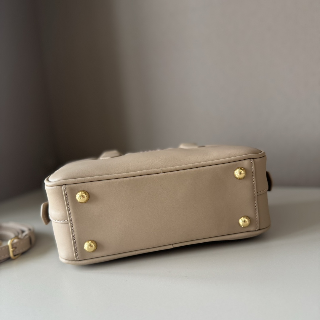 M1um1u Top Handbags-22X10.5X7.5CM