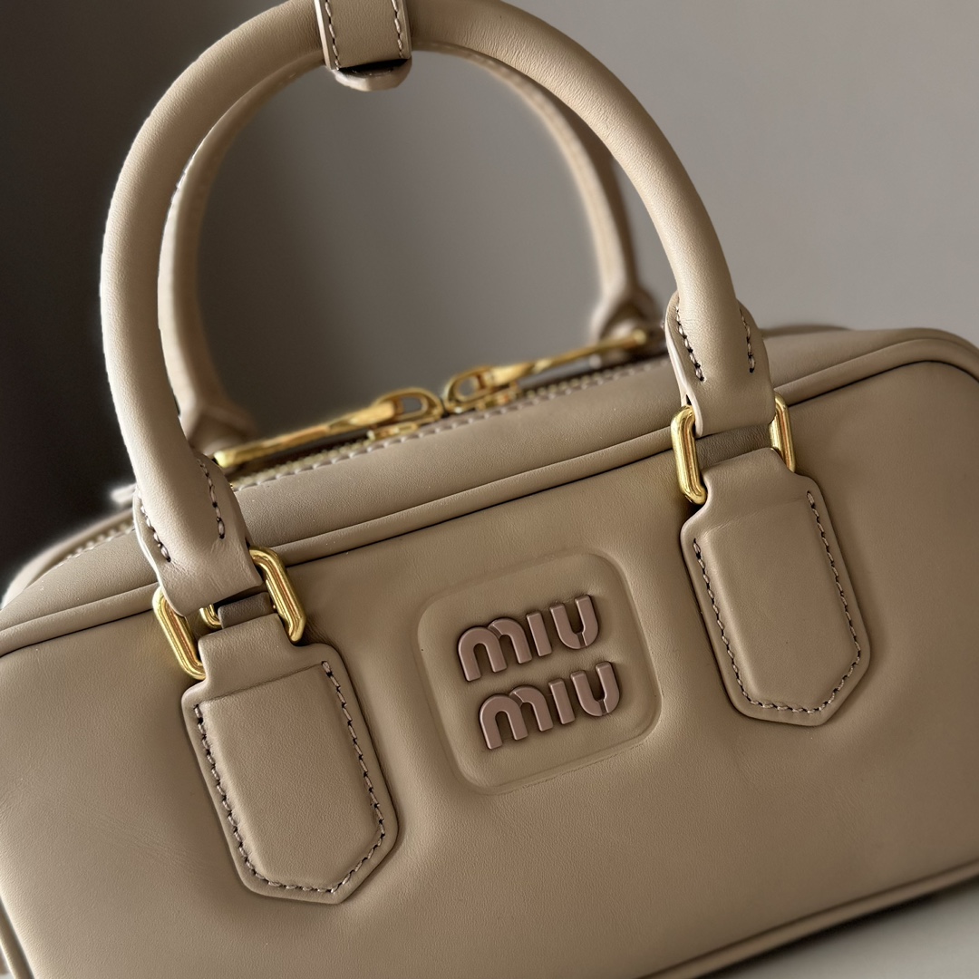 M1um1u Top Handbags-22X10.5X7.5CM