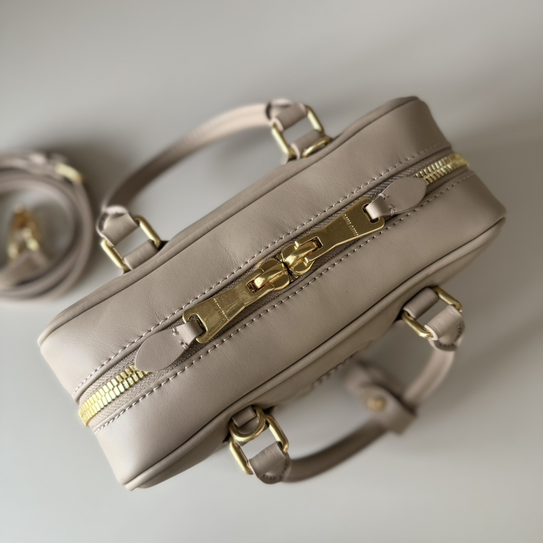 M1um1u Top Handbags-22X10.5X7.5CM