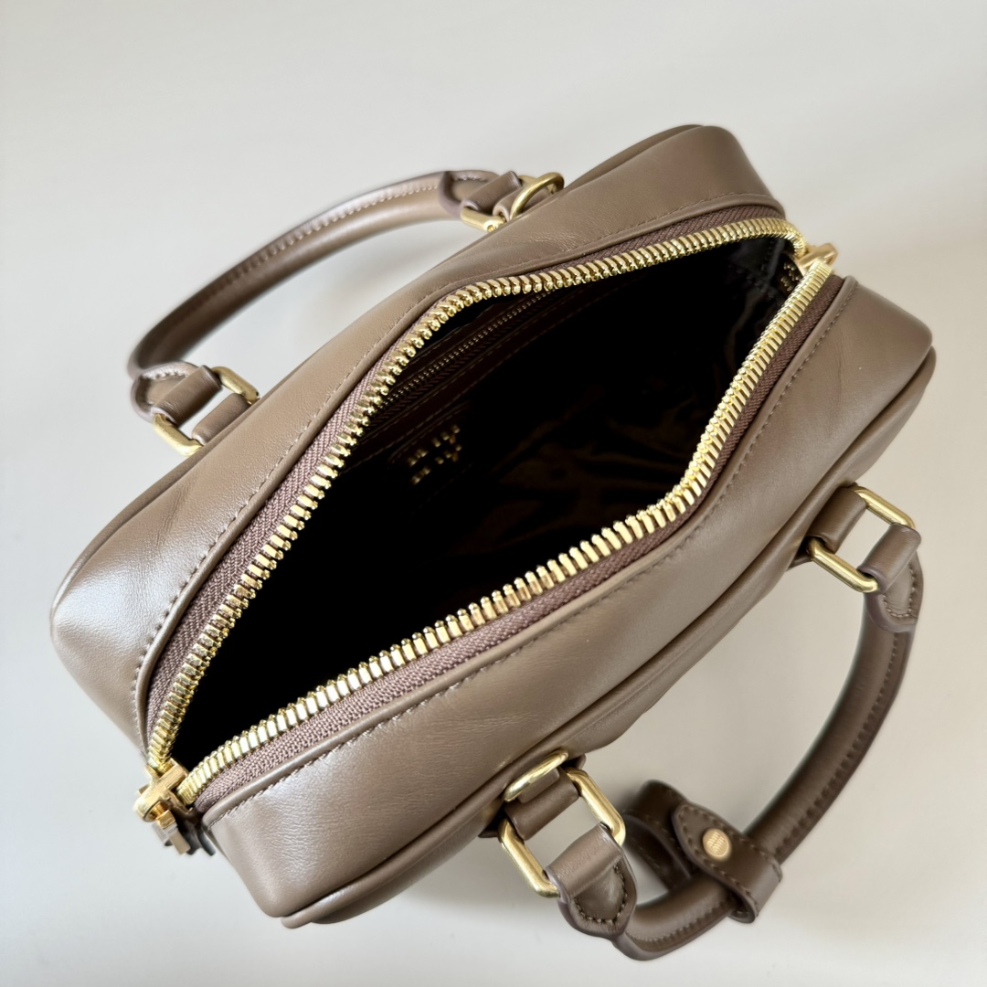 M1um1u Top Handbags-22X10.5X7.5CM