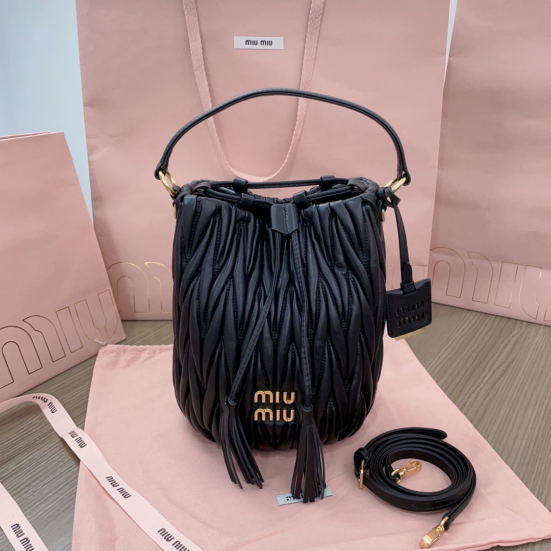 M1um1u Matelasse Bucket-20X18X14CM