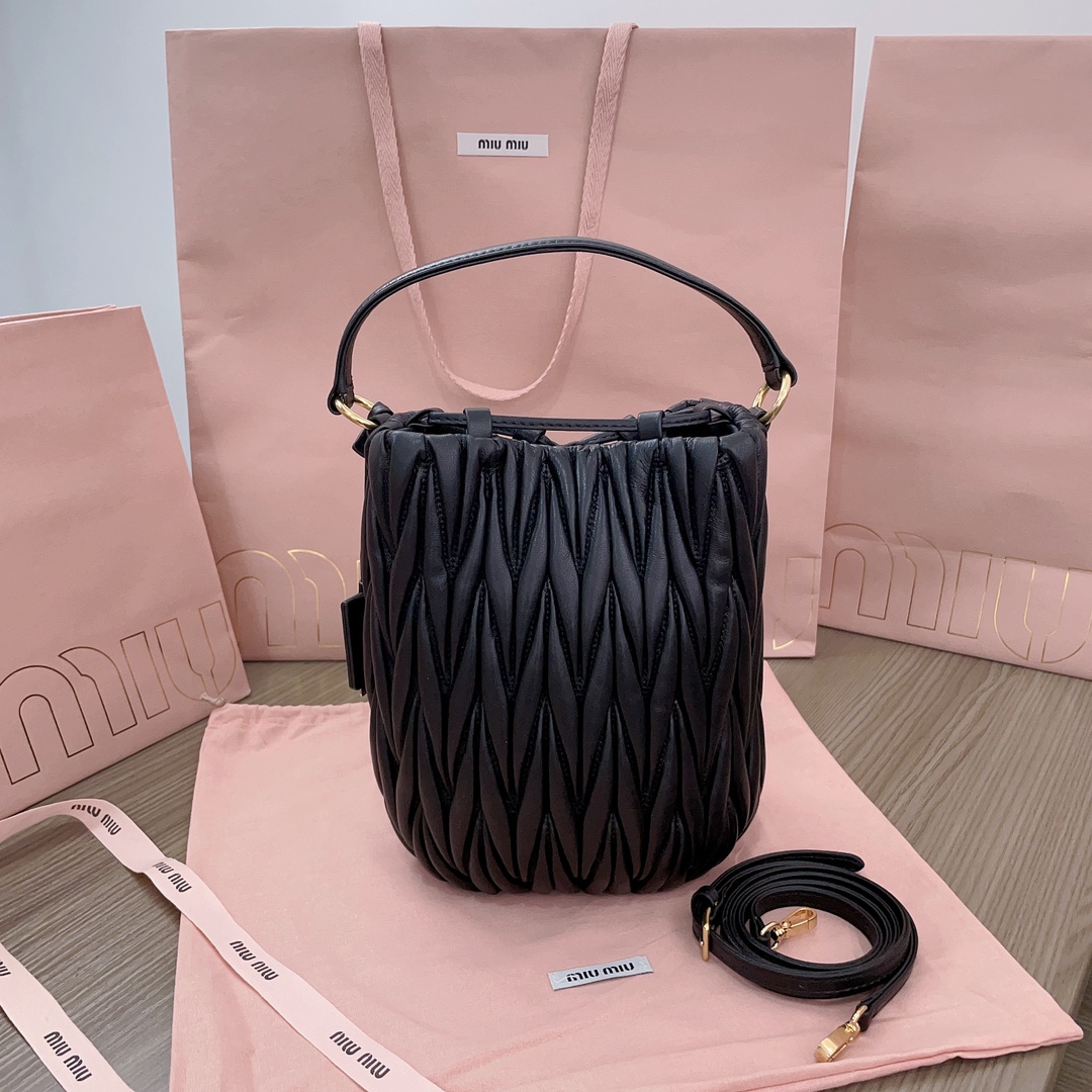 M1um1u Matelasse Bucket-20X18X14CM