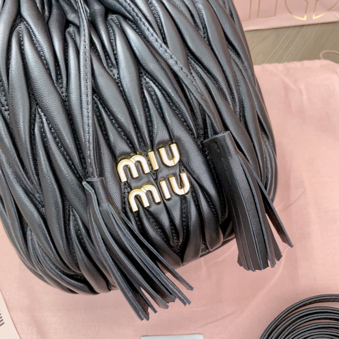 M1um1u Matelasse Bucket-20X18X14CM