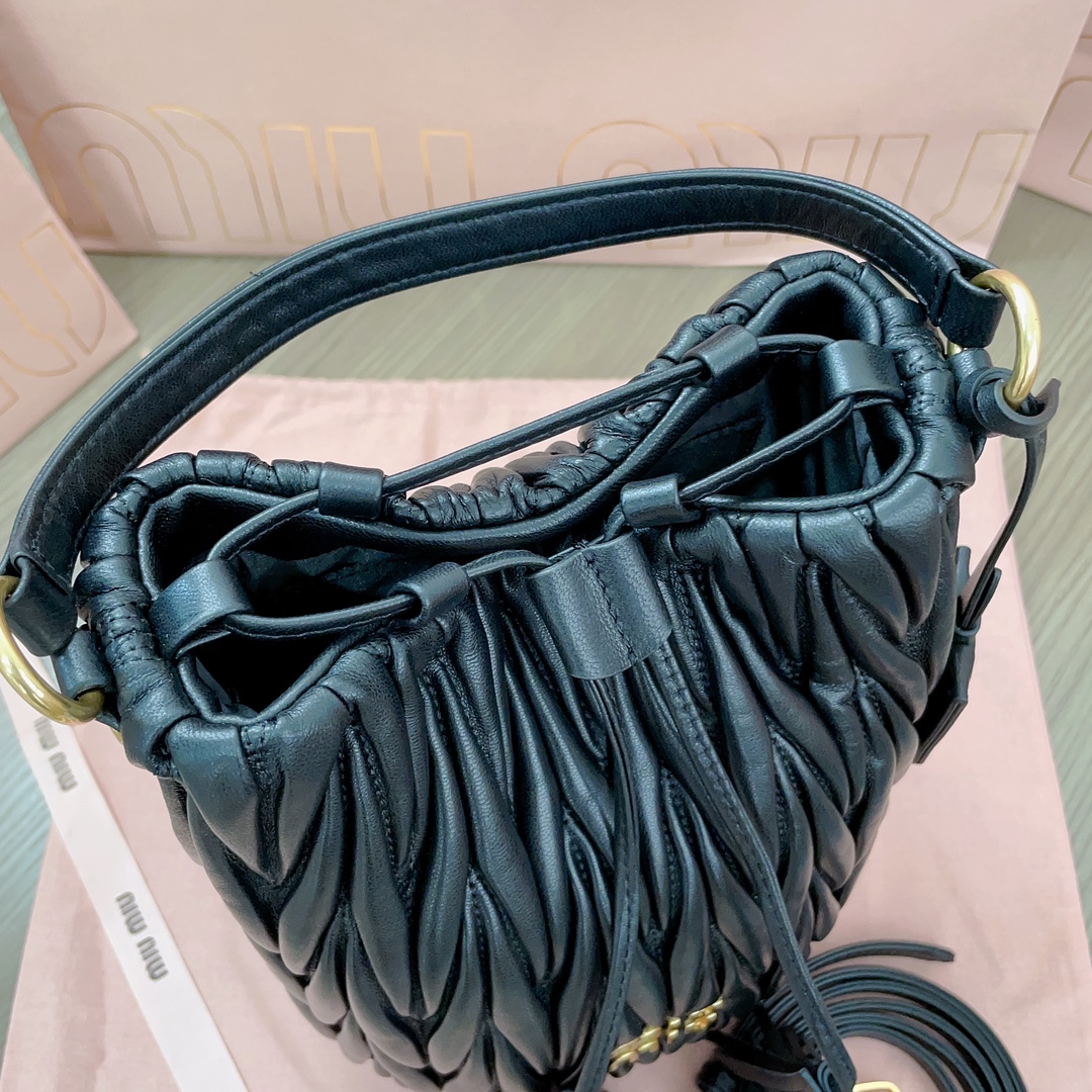 M1um1u Matelasse Bucket-20X18X14CM