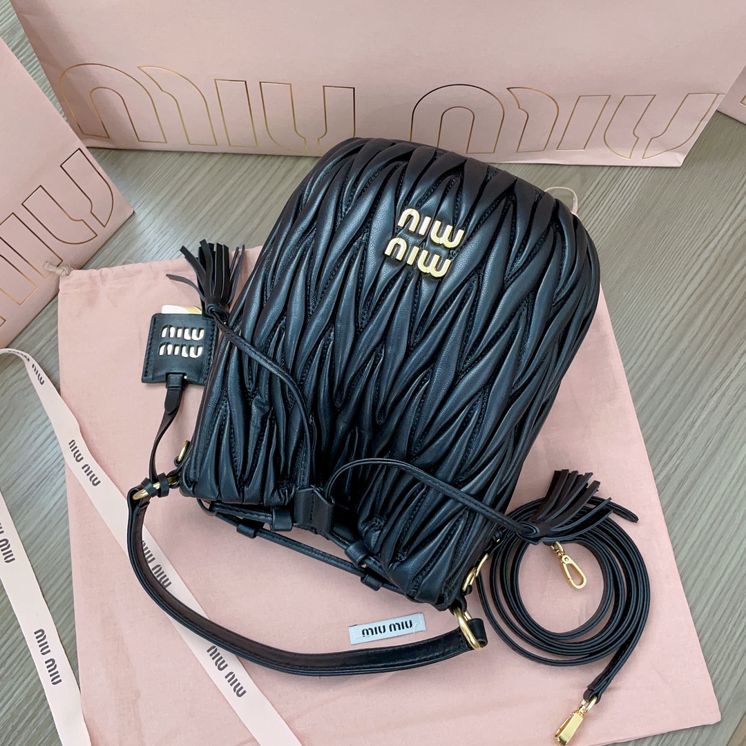 M1um1u Matelasse Bucket-20X18X14CM