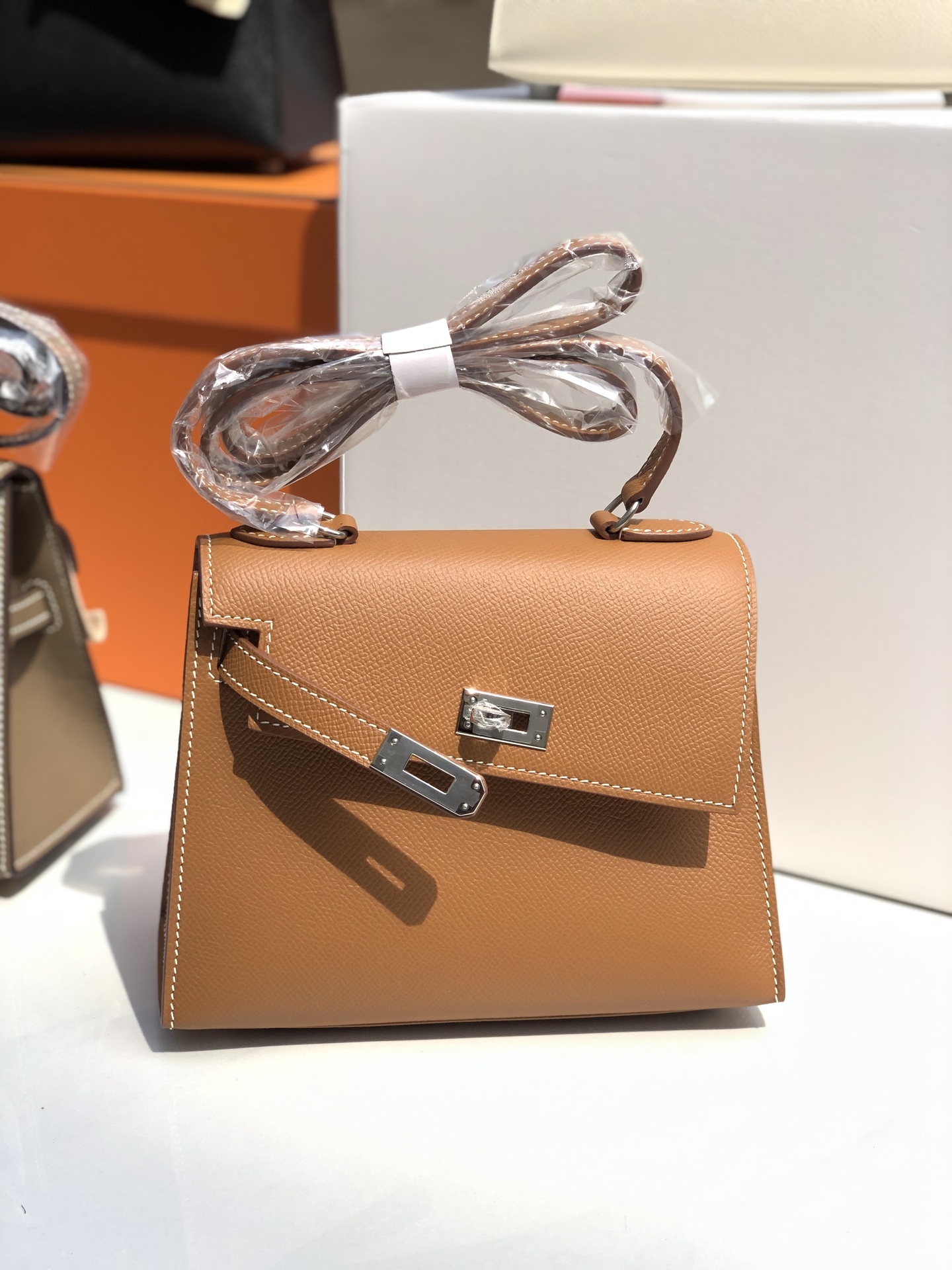 H**me5 Kelly Desordre 20cm Epsom