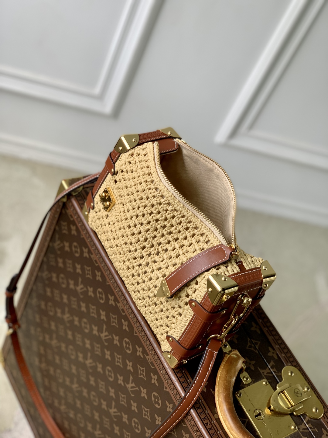 L0vis Vvtt0n Side Trunk -M14606-16 x 8.5 x 23.5CM