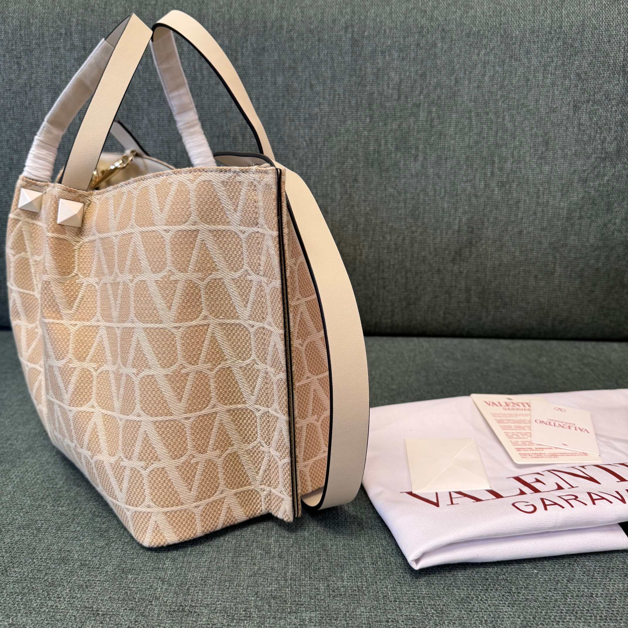 Va1e*ntin0 garavani toile iconographe raffia tote bag