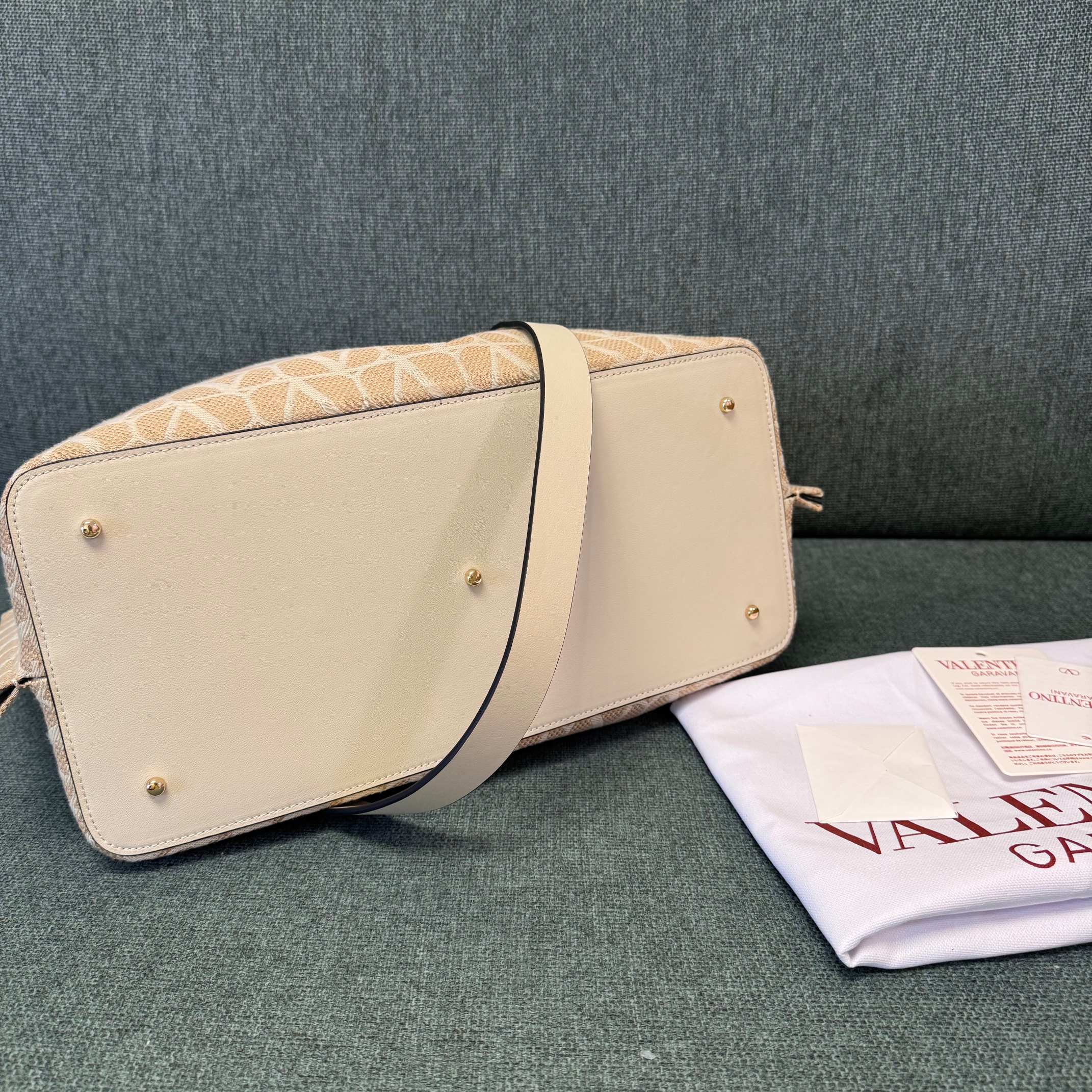 Va1e*ntin0 garavani toile iconographe raffia tote bag