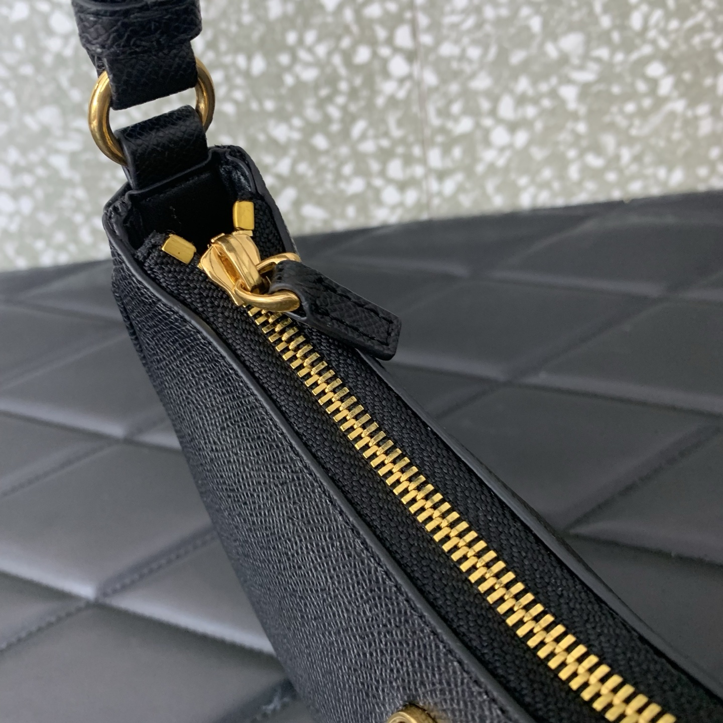 Va1e*ntin0 Garavani VLogo Signature-20*12*4CM