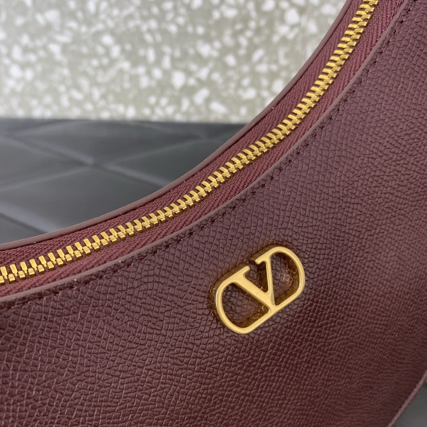 Va1e*ntin0 Garavani VLogo Signature-20*12*4CM