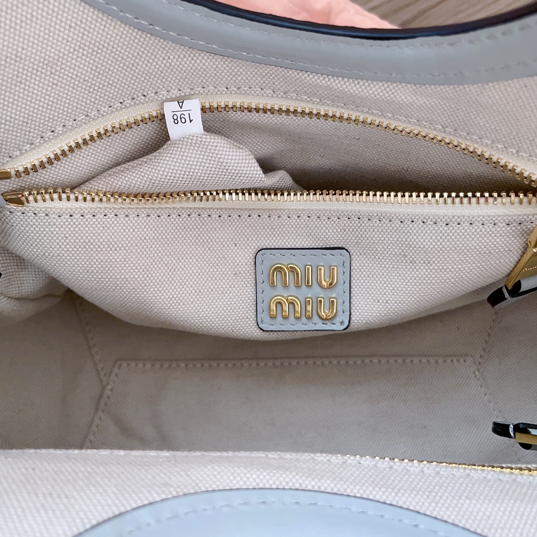 M1um1u Lvy Tote-23X13X7CM