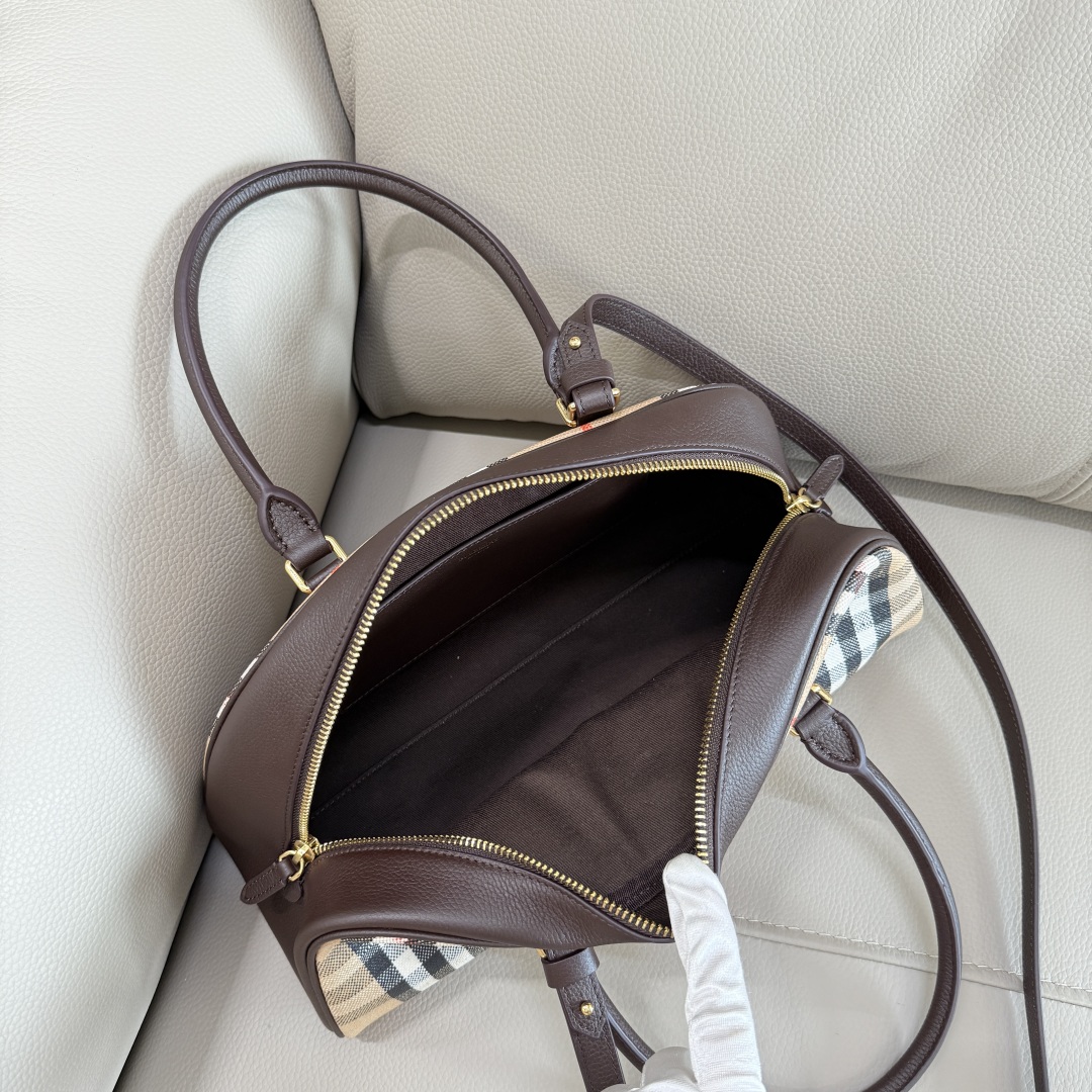 Bv*b*rry highlands bowling bag-33.5× 12.5x 17cm