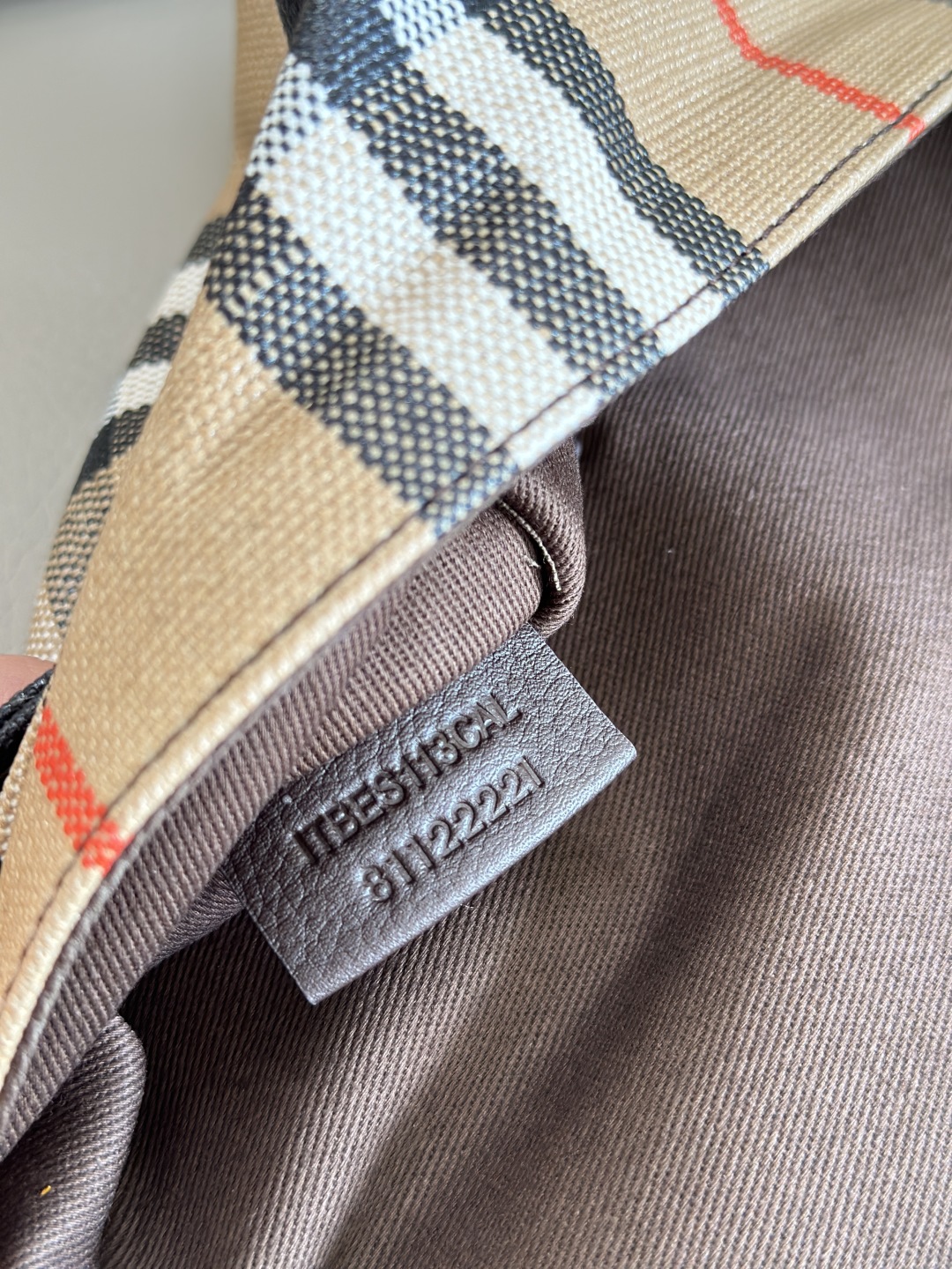 Bv*b*rry medium highlands tote in sand-38× 16.5 x 28cm