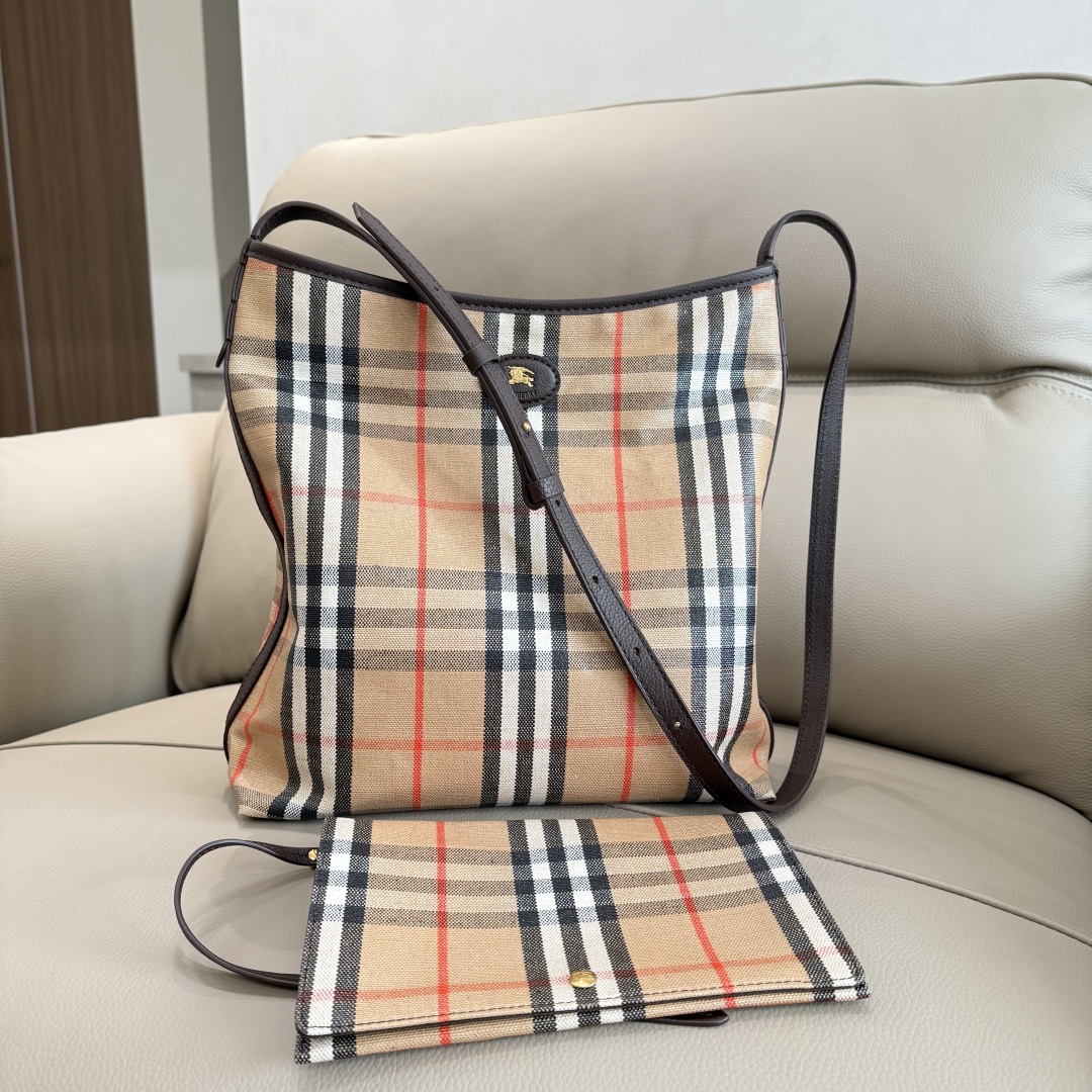 Bv*b*rry Small Highlands Shoulder Bag in Sand-28.5 x 11.5x 31CM