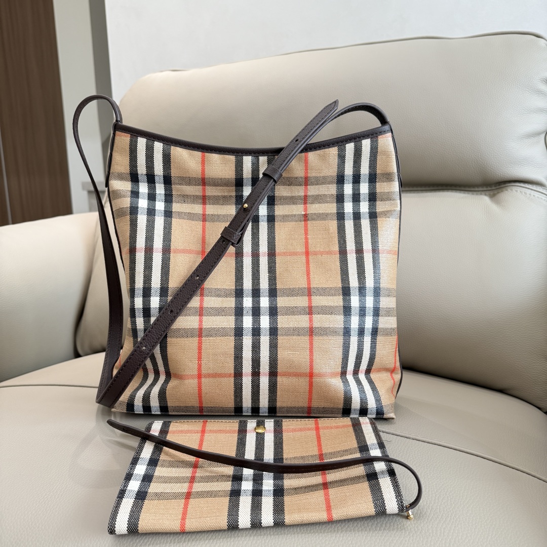 Bv*b*rry Small Highlands Shoulder Bag in Sand-28.5 x 11.5x 31CM