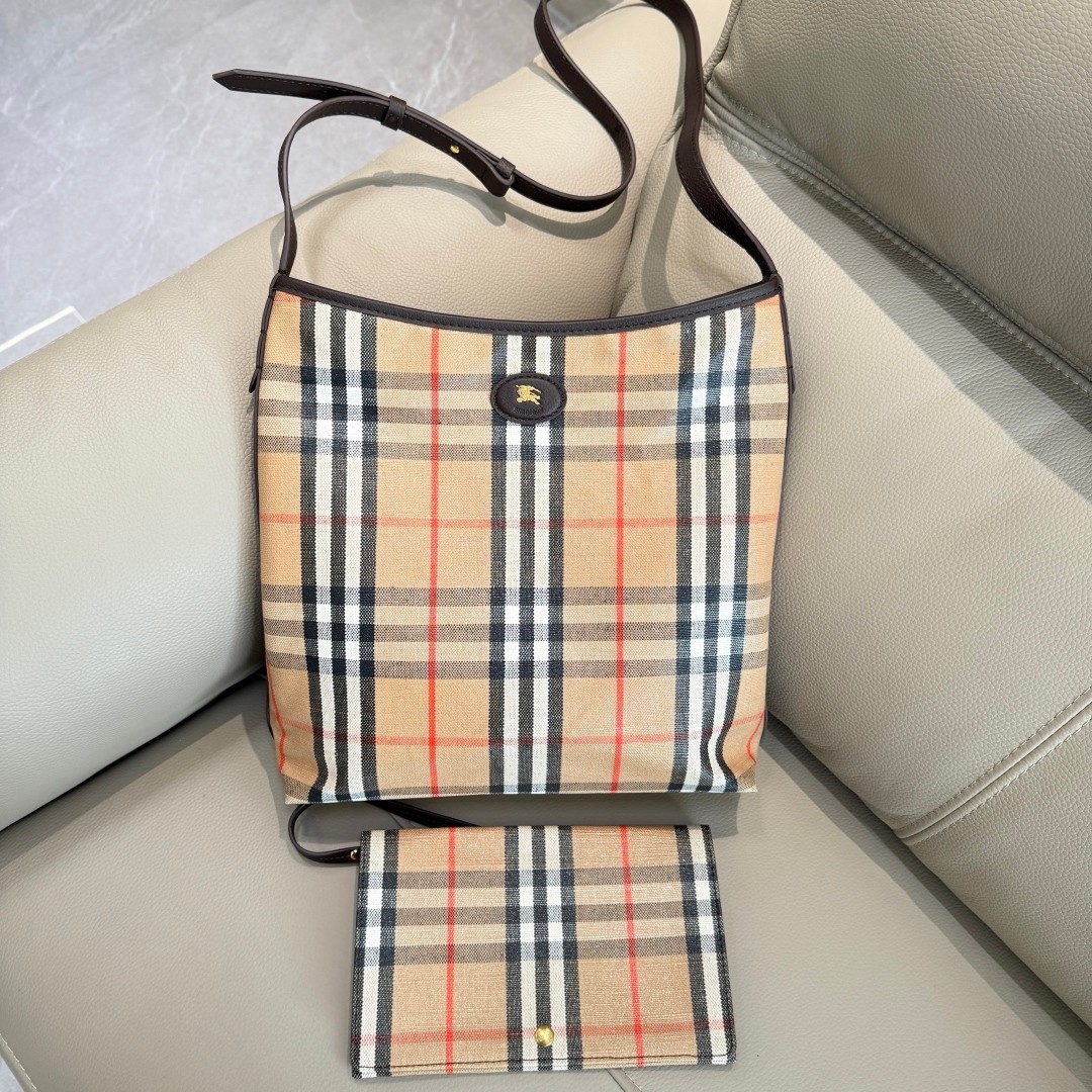 Bv*b*rry Small Highlands Shoulder Bag in Sand-28.5 x 11.5x 31CM
