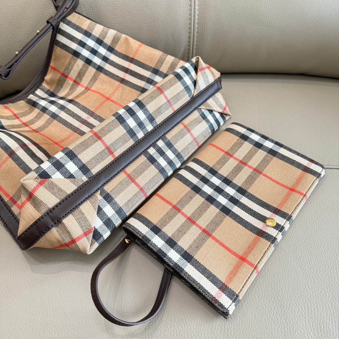 Bv*b*rry Small Highlands Shoulder Bag in Sand-28.5 x 11.5x 31CM