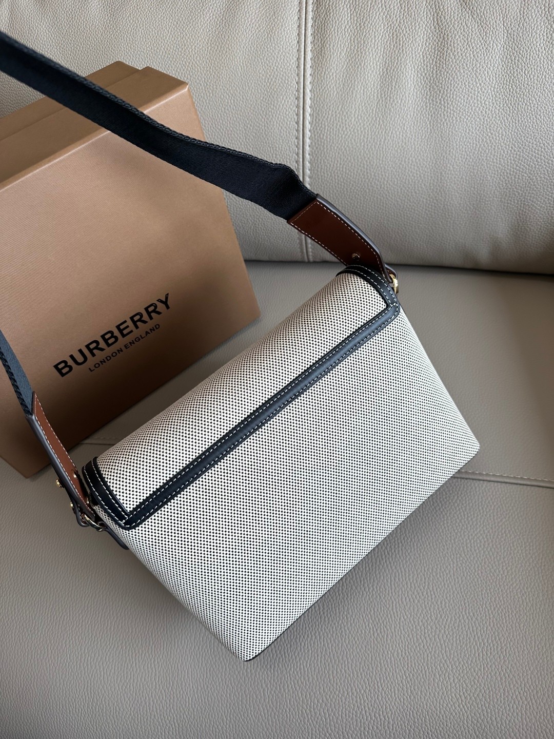 Bv*b*rry Vintage Bag-25 x 8.5 x 18CM