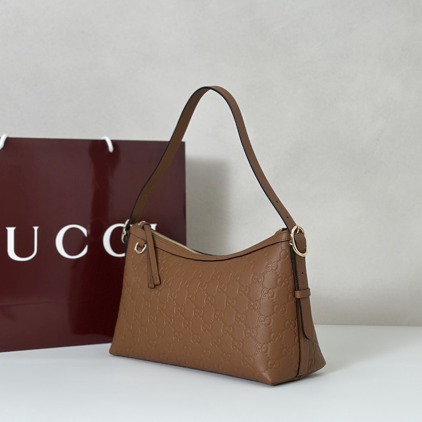 Gvc*1 Medium Emblem Shoulder Bag-30*19*11CM