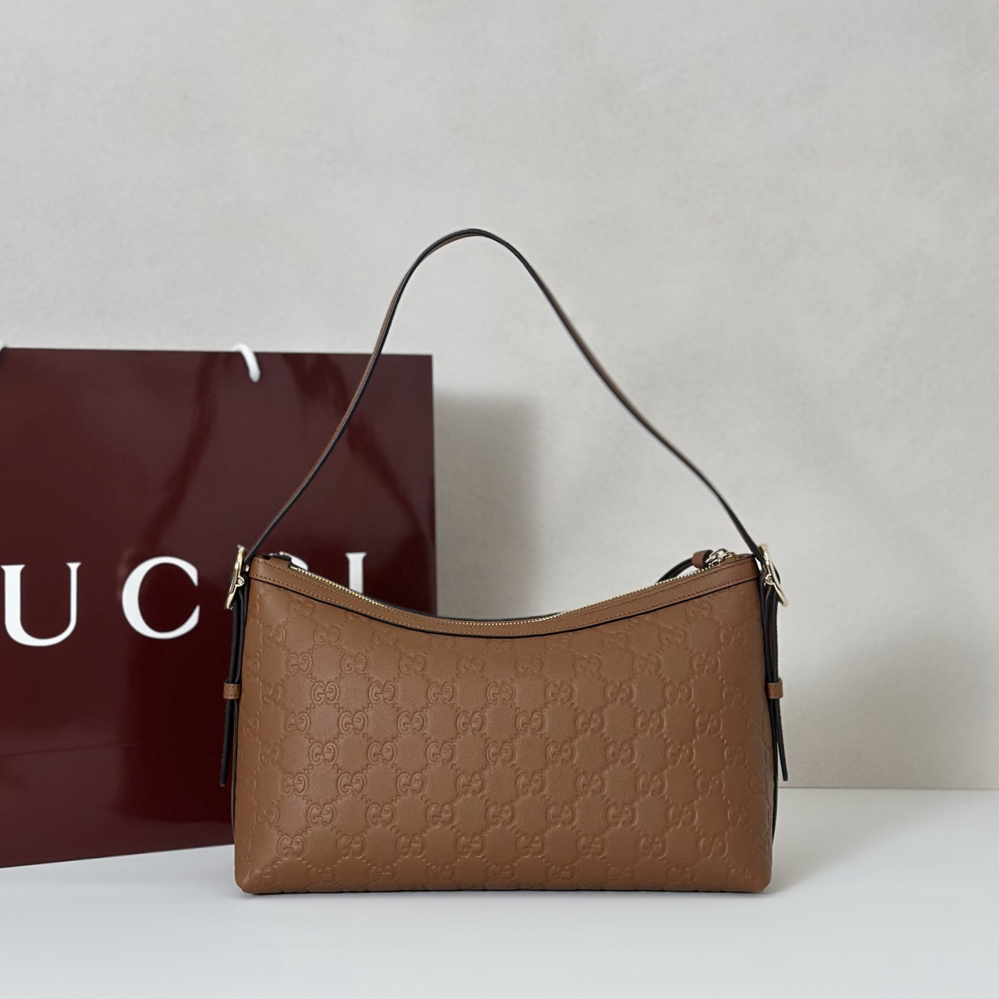 Gvc*1 Medium Emblem Shoulder Bag-30*19*11CM