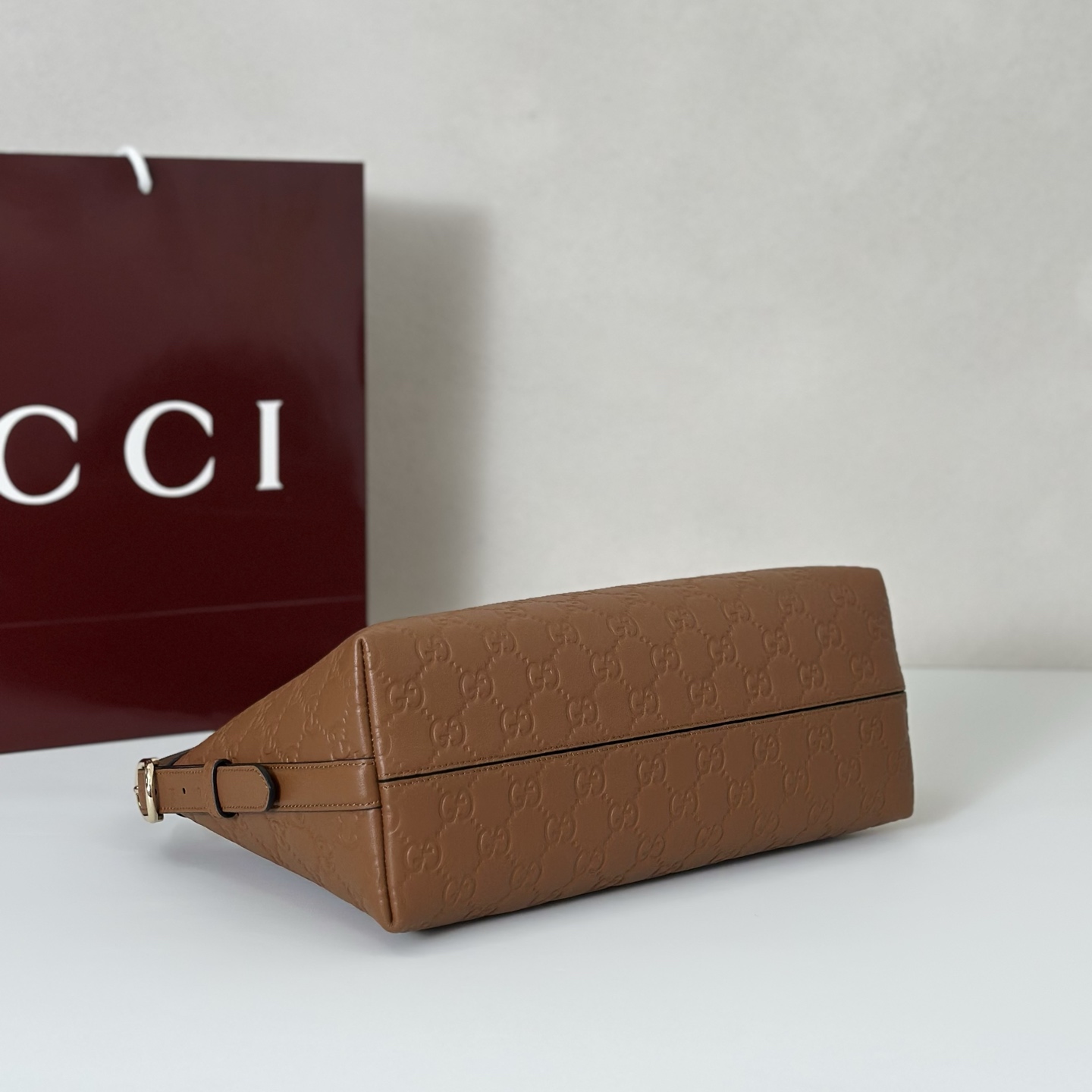 Gvc*1 Medium Emblem Shoulder Bag-30*19*11CM