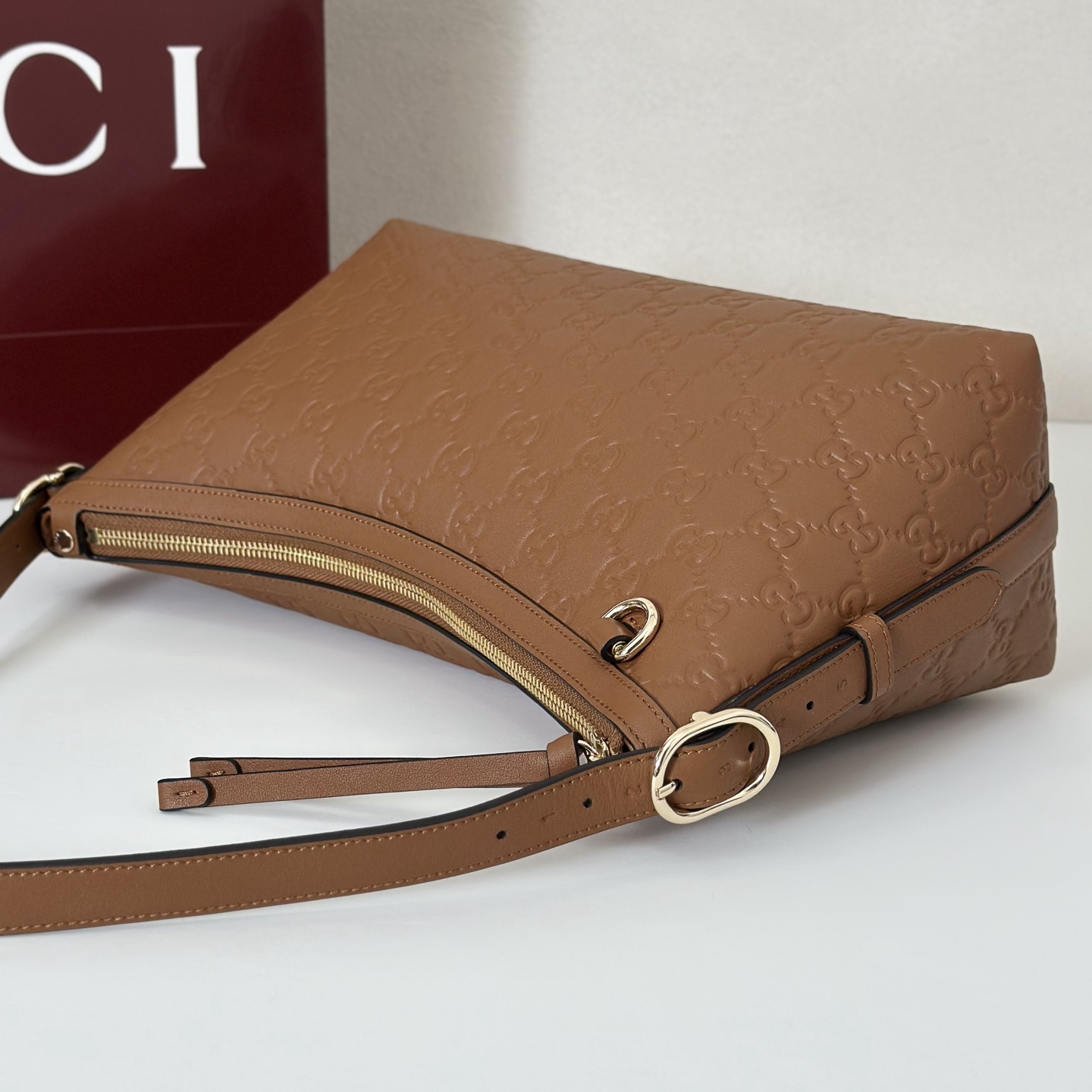 Gvc*1 Medium Emblem Shoulder Bag-30*19*11CM