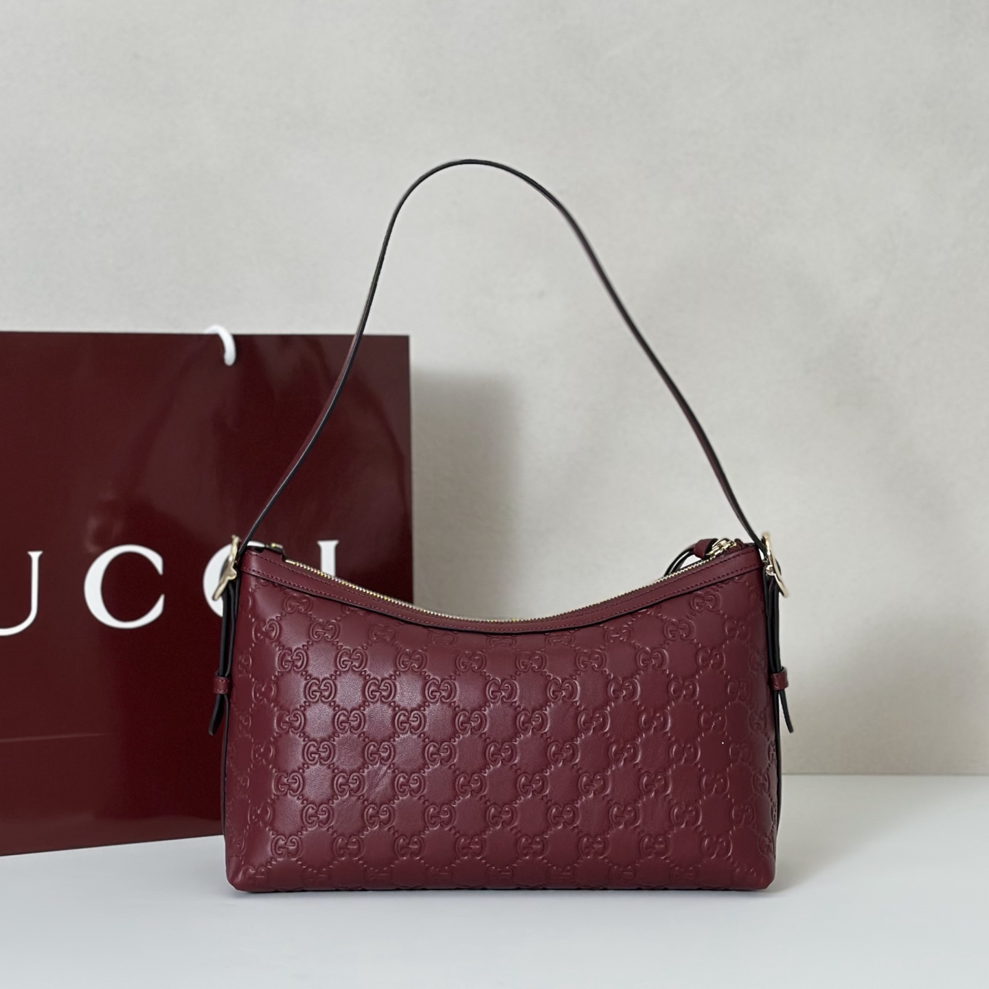 Gvc*1 Medium Emblem Shoulder Bag-30*19*11CM