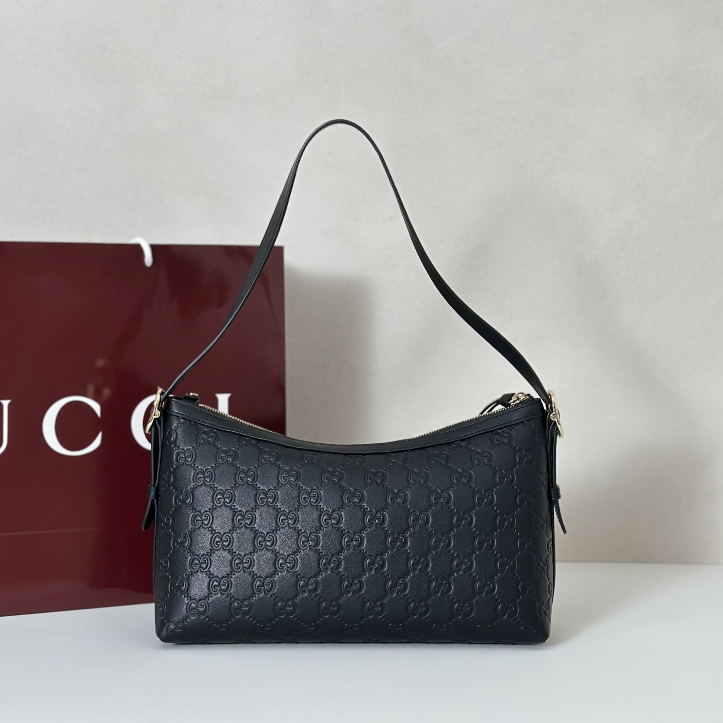 Gvc*1 Medium Emblem Shoulder Bag-30*19*11CM