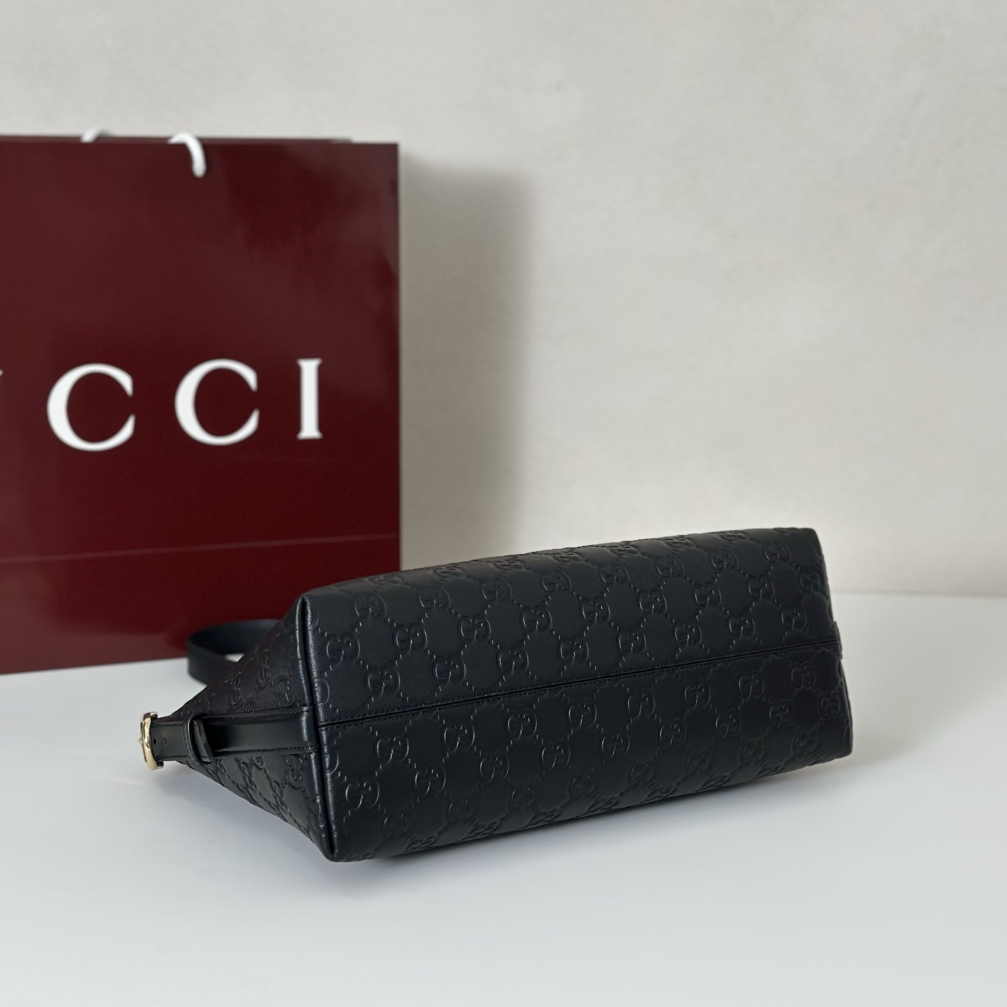 Gvc*1 Medium Emblem Shoulder Bag-30*19*11CM