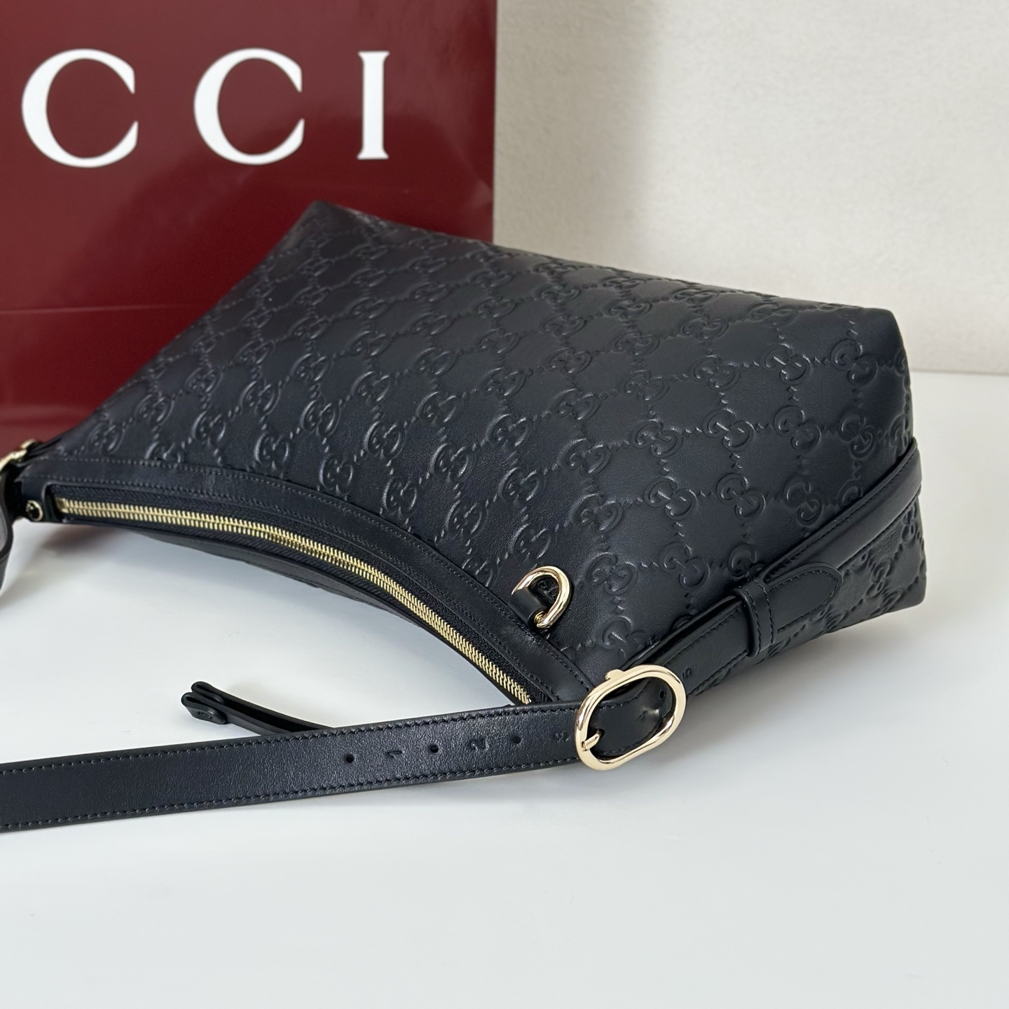 Gvc*1 Medium Emblem Shoulder Bag-30*19*11CM