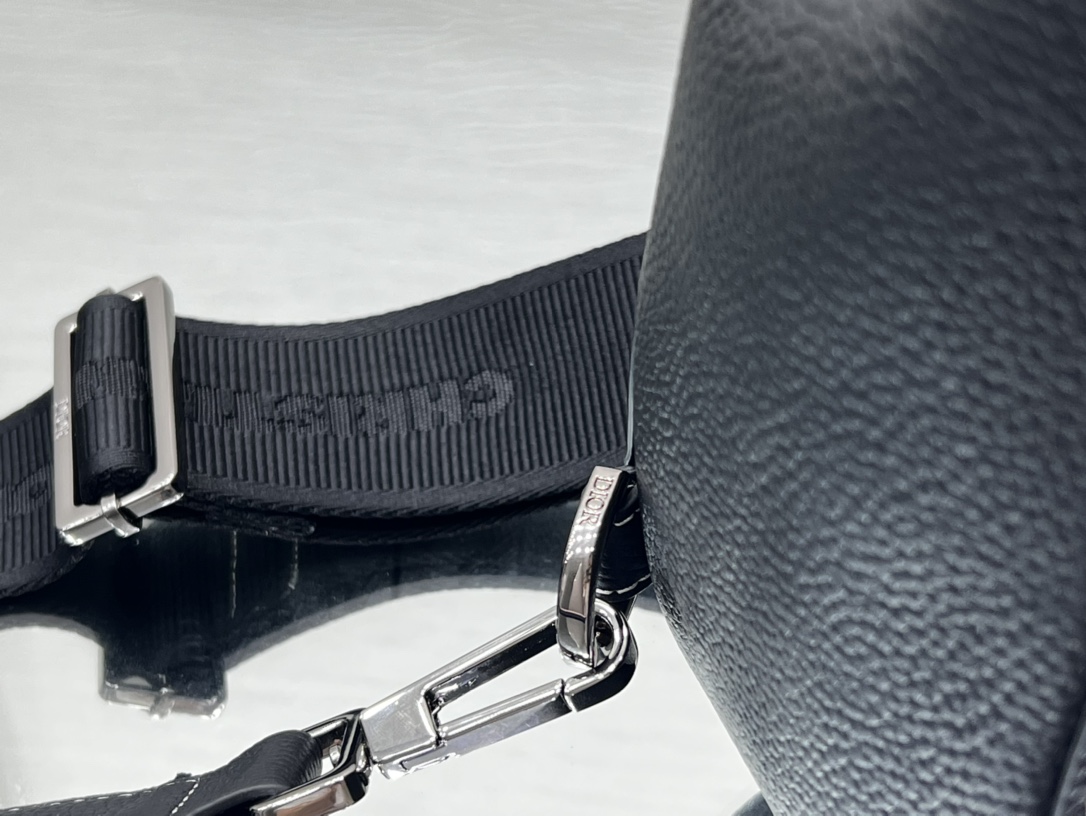 Diro Gallop Sling Bag Black Grained Calfskin-19*27.5*11.5CM