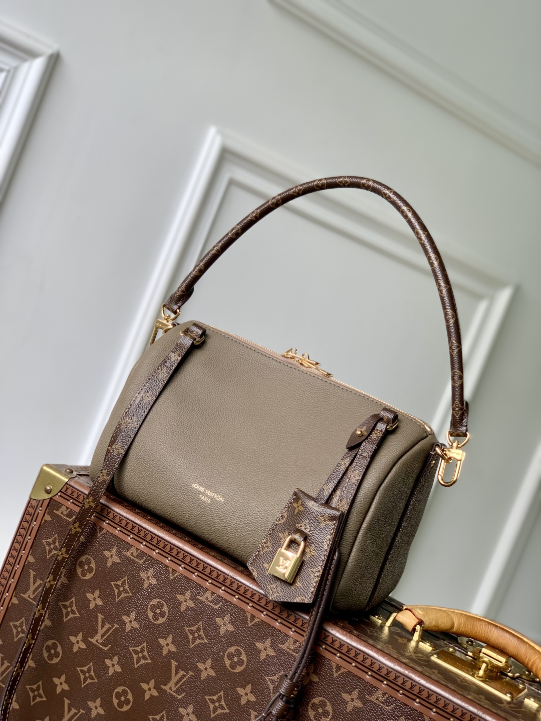 L0vis Vvtt0n Express Handbag-M26039-17 x 13.5 x 26CM