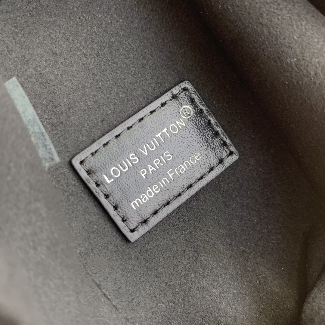 L0vis Vvtt0n Side Trunk -M14606-16 x 8.5 x 23.5CM