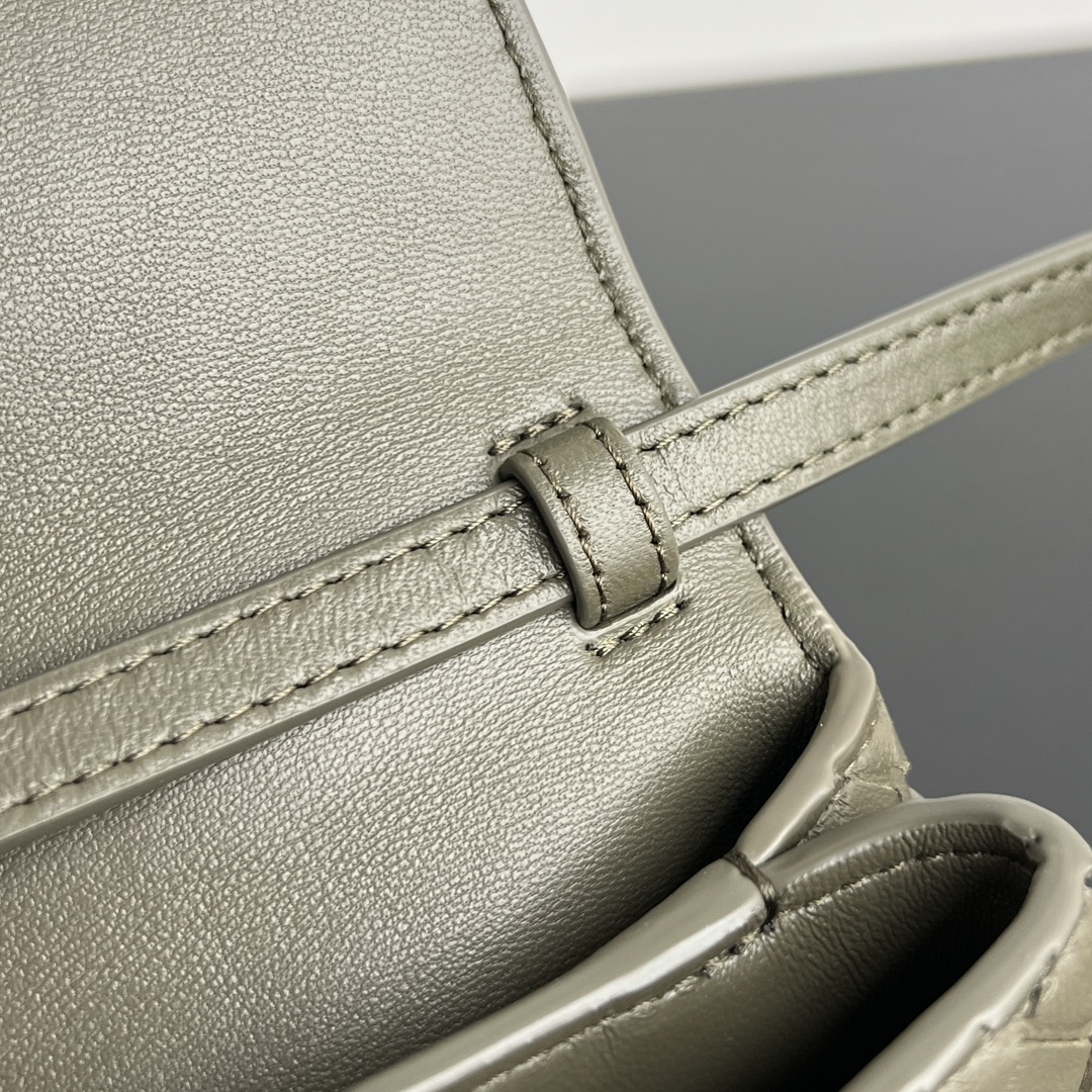 B0tt*ga Ven*ta Knot Lock Bag-25x16x5.5CM