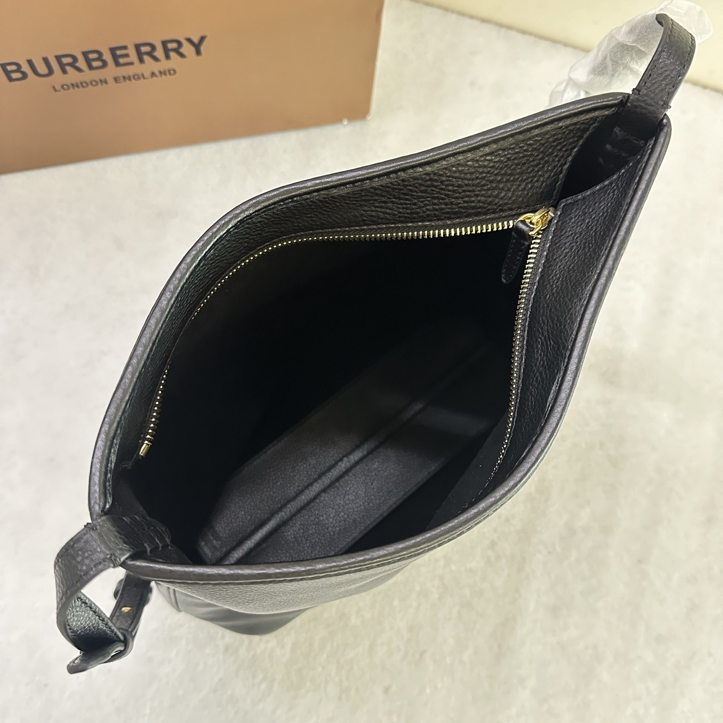 Bv*b*rry small highlands shoulder bag in sand-28.5 x 11.5x 31cm