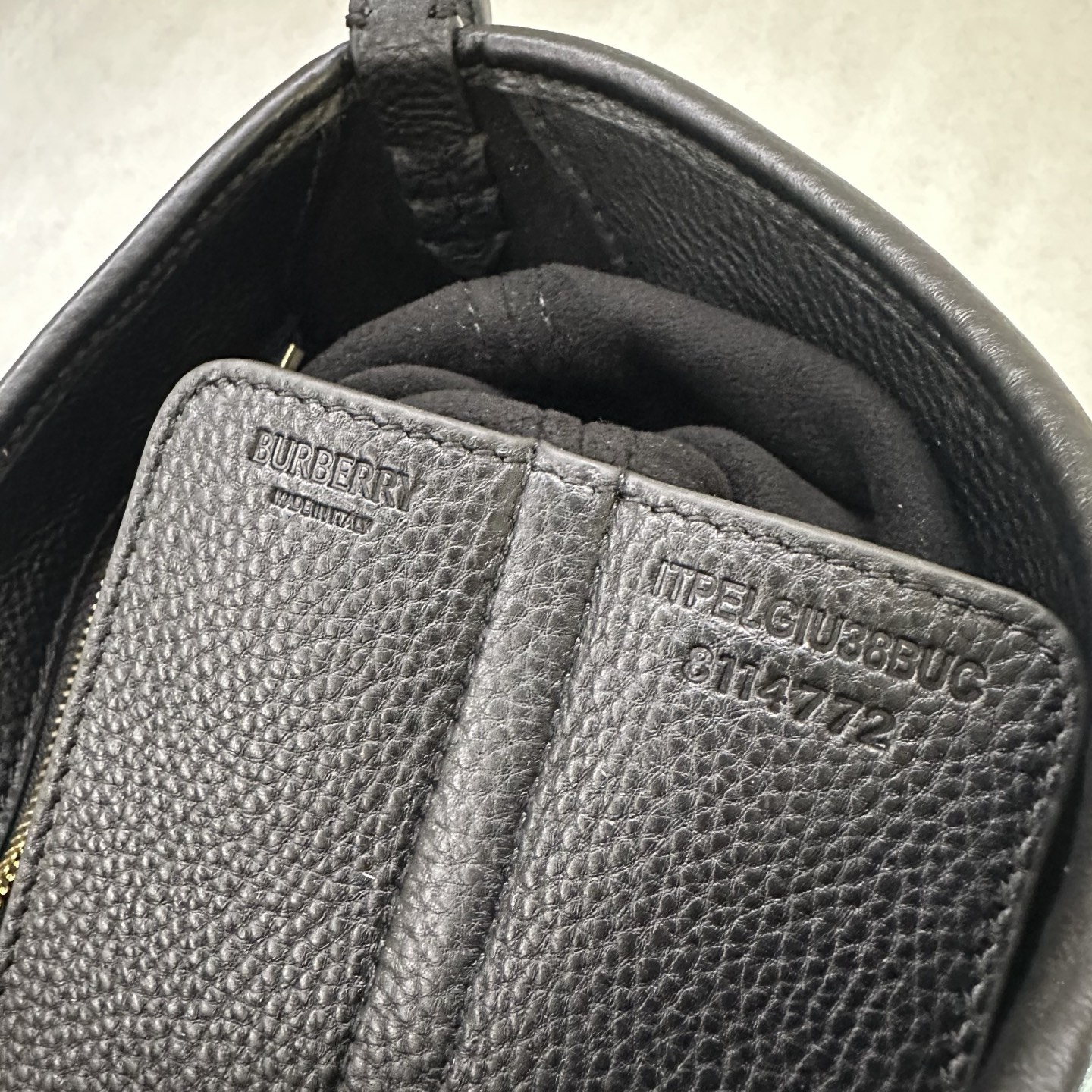 Bv*b*rry small highlands shoulder bag in sand-28.5 x 11.5x 31cm