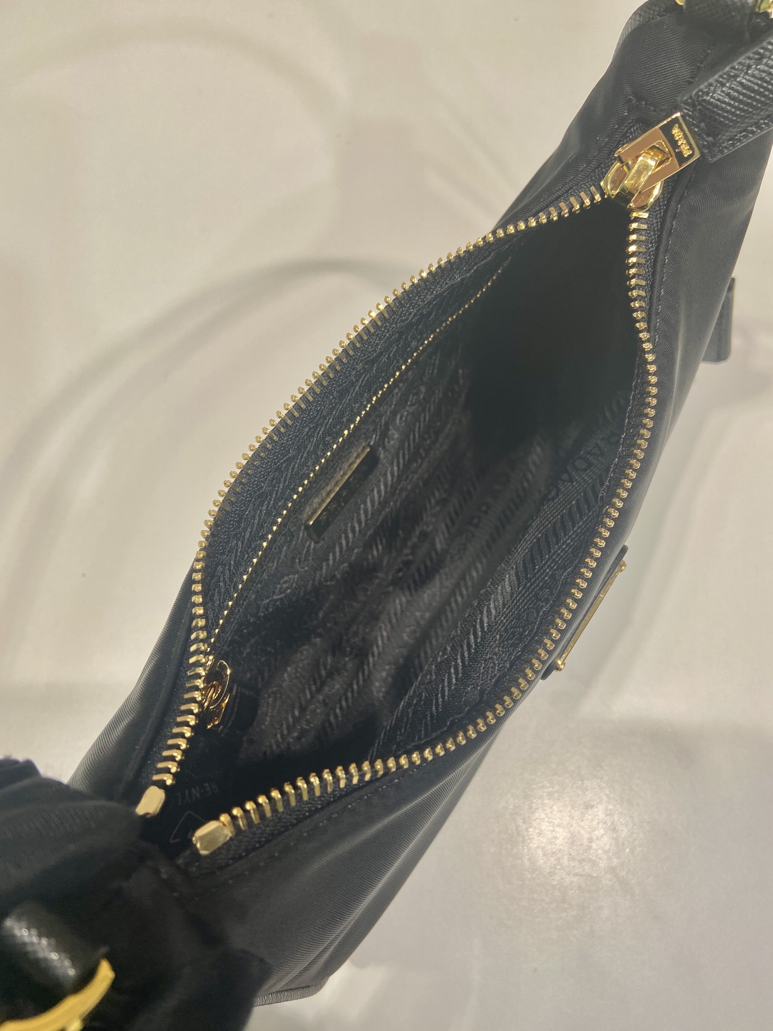 Pra*a Re-Edition 2005 Hobo Bag-22*18*6.5CM
