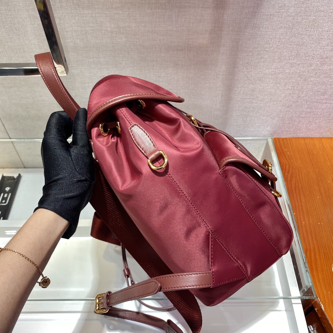 Pra*a Backpack 1BZ677A-24*28*12CM