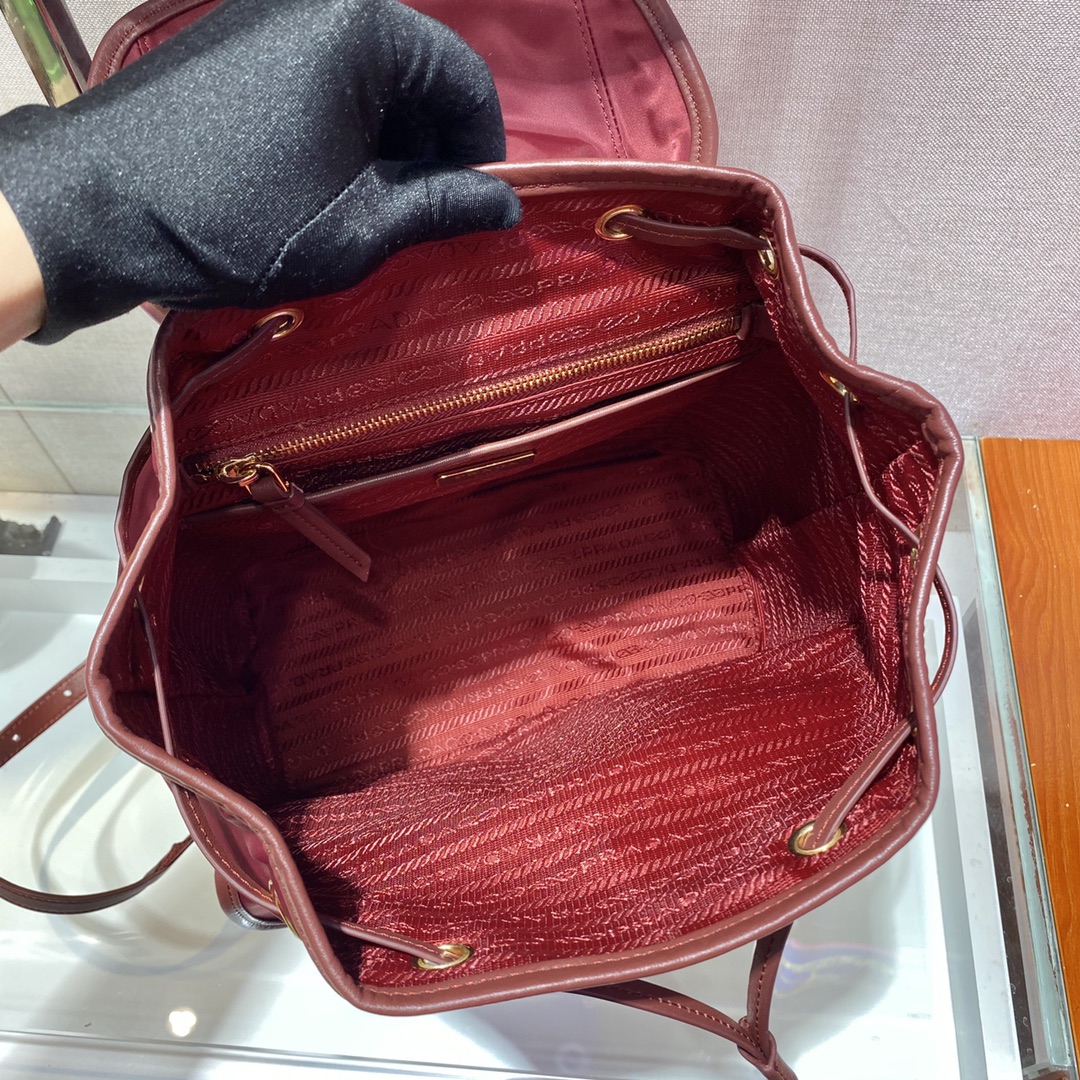 Pra*a Backpack 1BZ677A-24*28*12CM