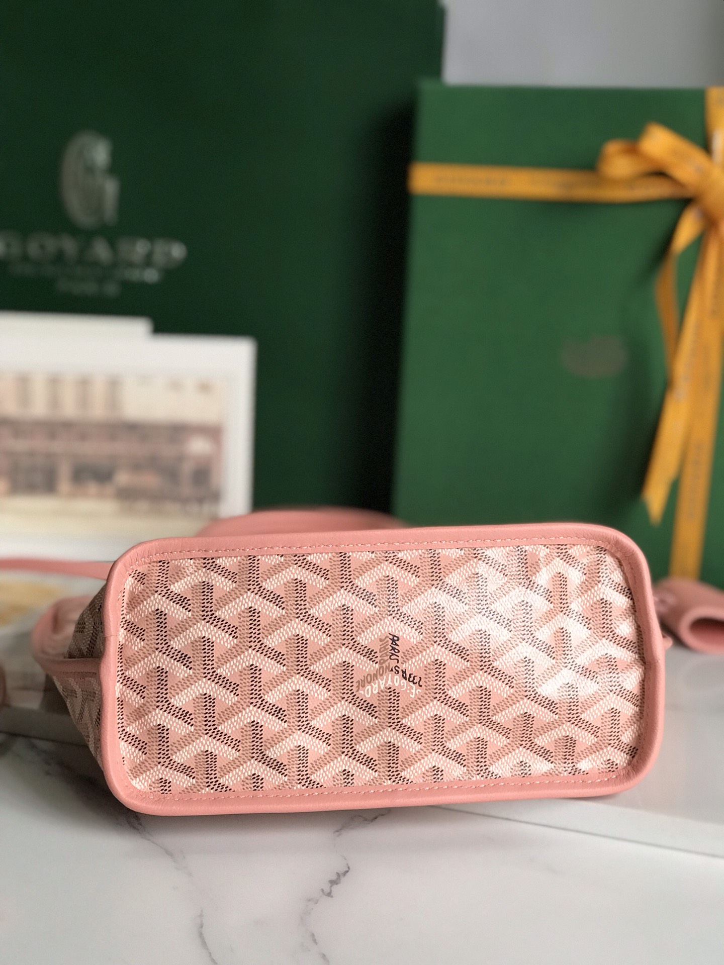 G09ard Anjou Mini Handbags-20*10*20CM
