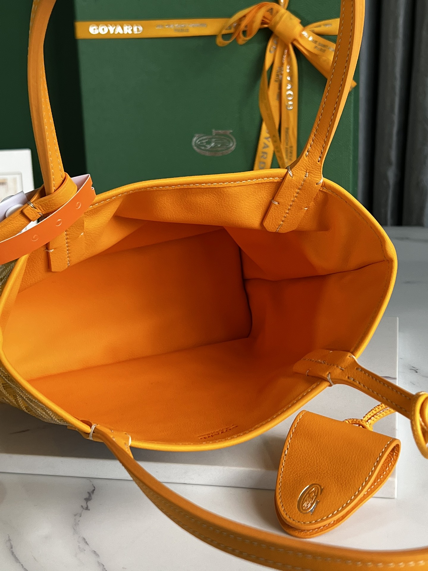 G09ard Anjou Mini Handbags-20*10*20CM