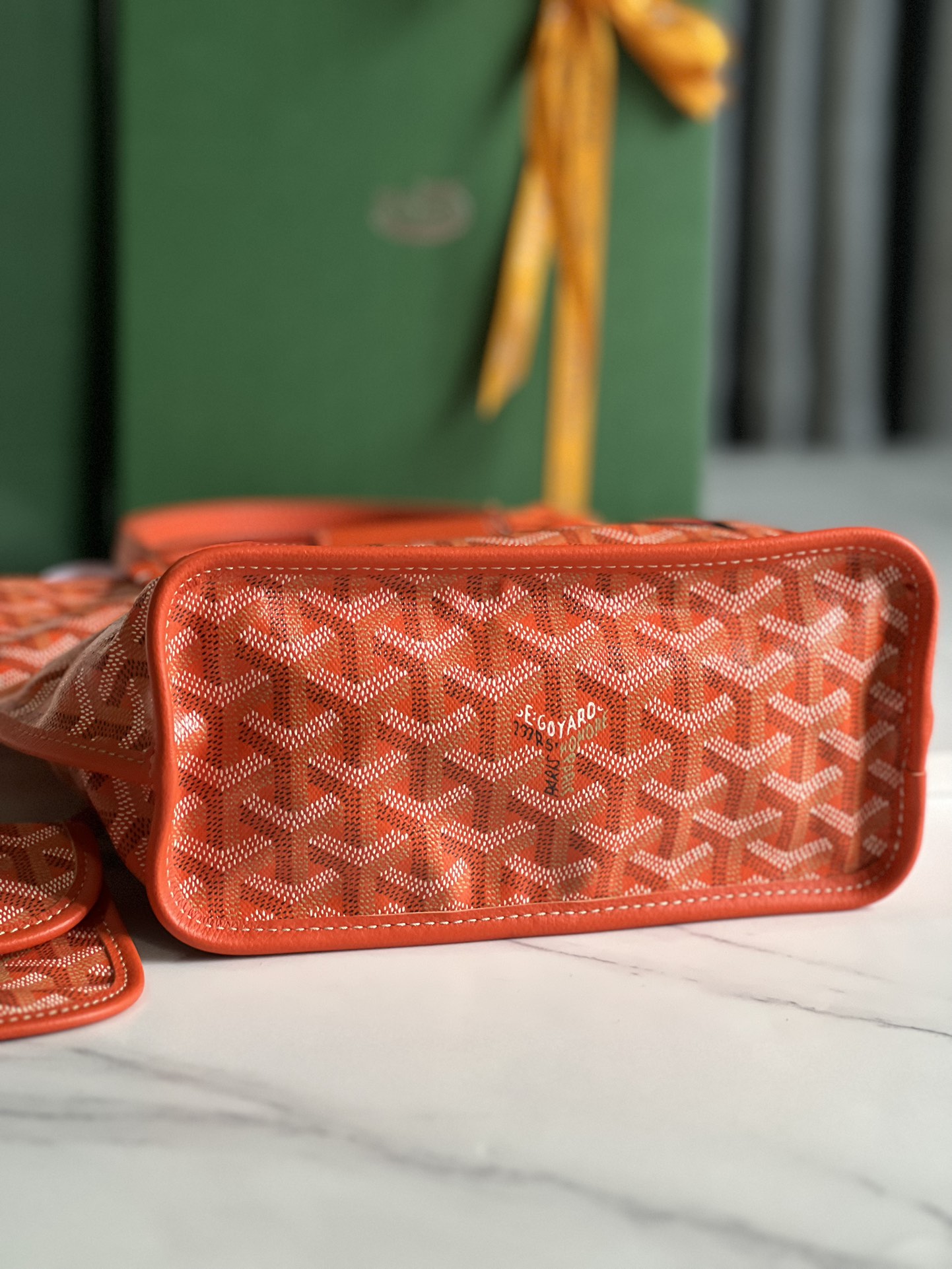 G09ard Anjou Mini Handbags-20*10*20CM
