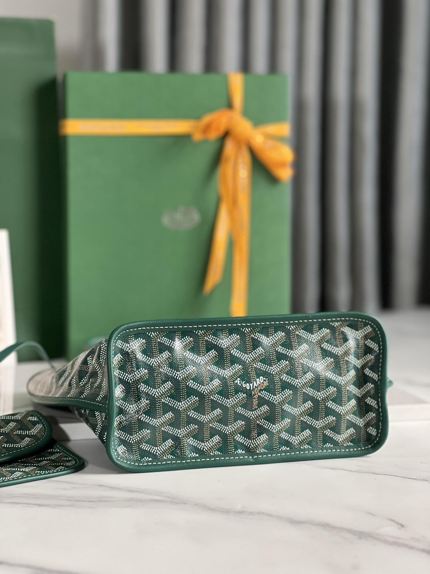 G09ard Anjou Mini Handbags-20*10*20CM