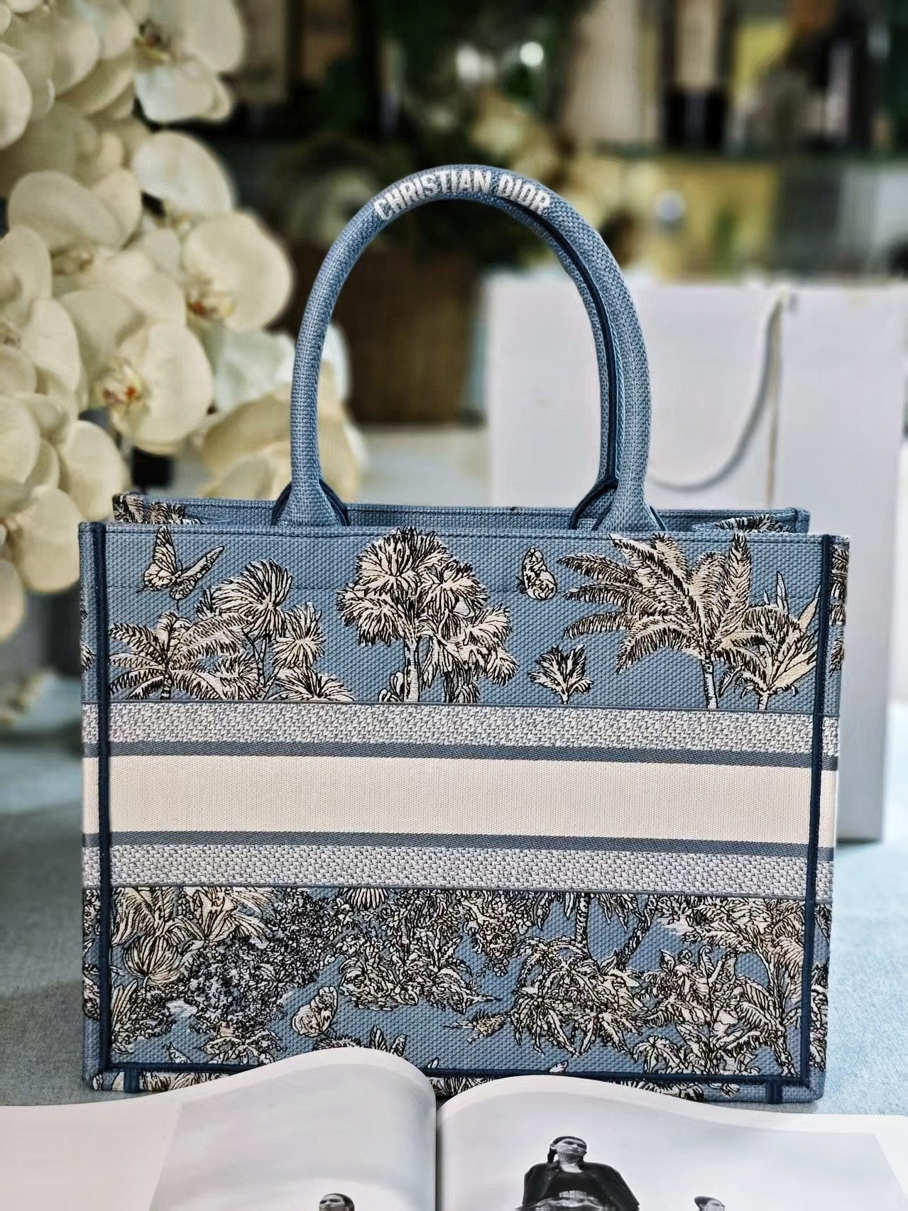 Diro Book Tote