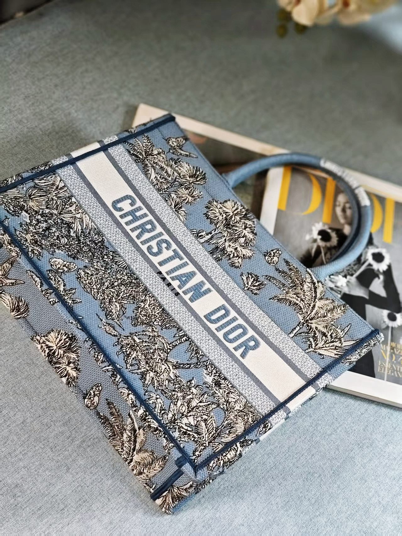Diro Book Tote