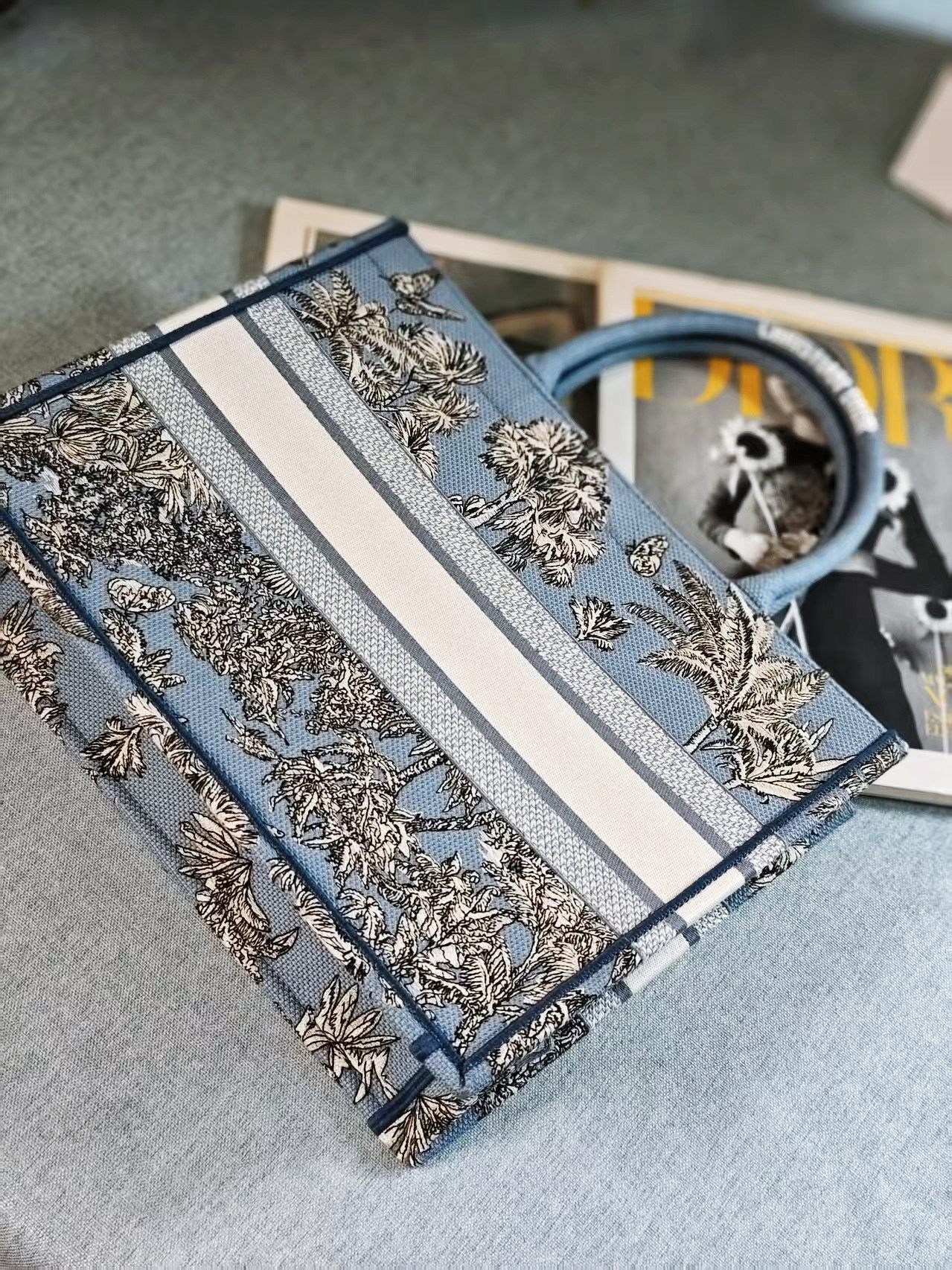 Diro Book Tote